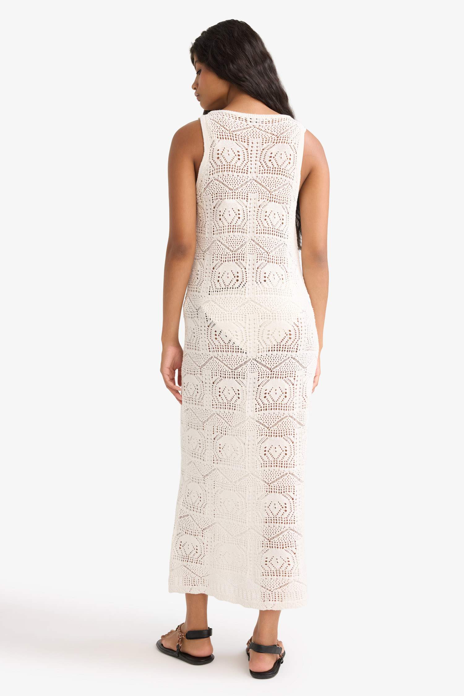 فستان سليم فيت قصة ضيقة وياخة مستديرة