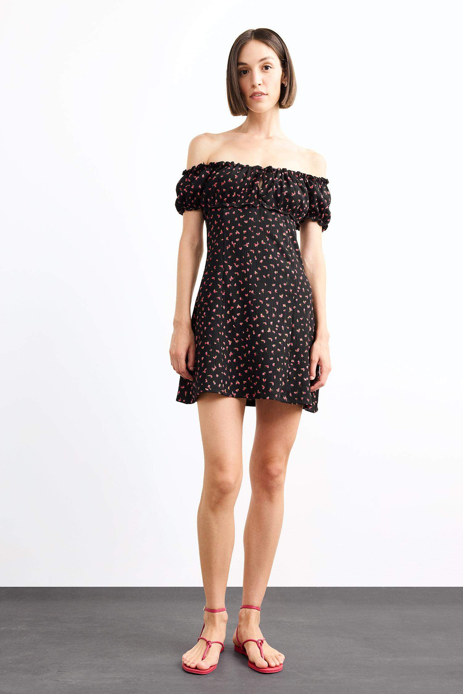 فستان قصير فلورال منسوج بقصة A ردن عريض