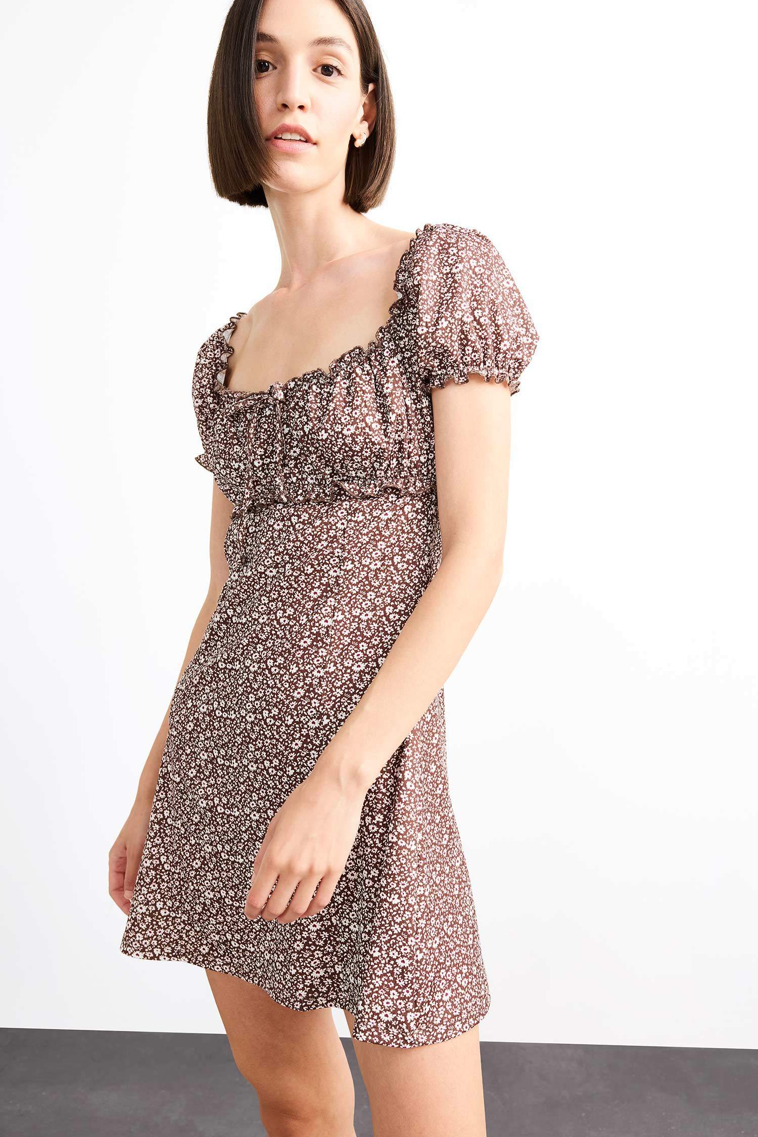 A Kesim Çiçekli Bürümcük Açık Omuzlu Mini Elbise