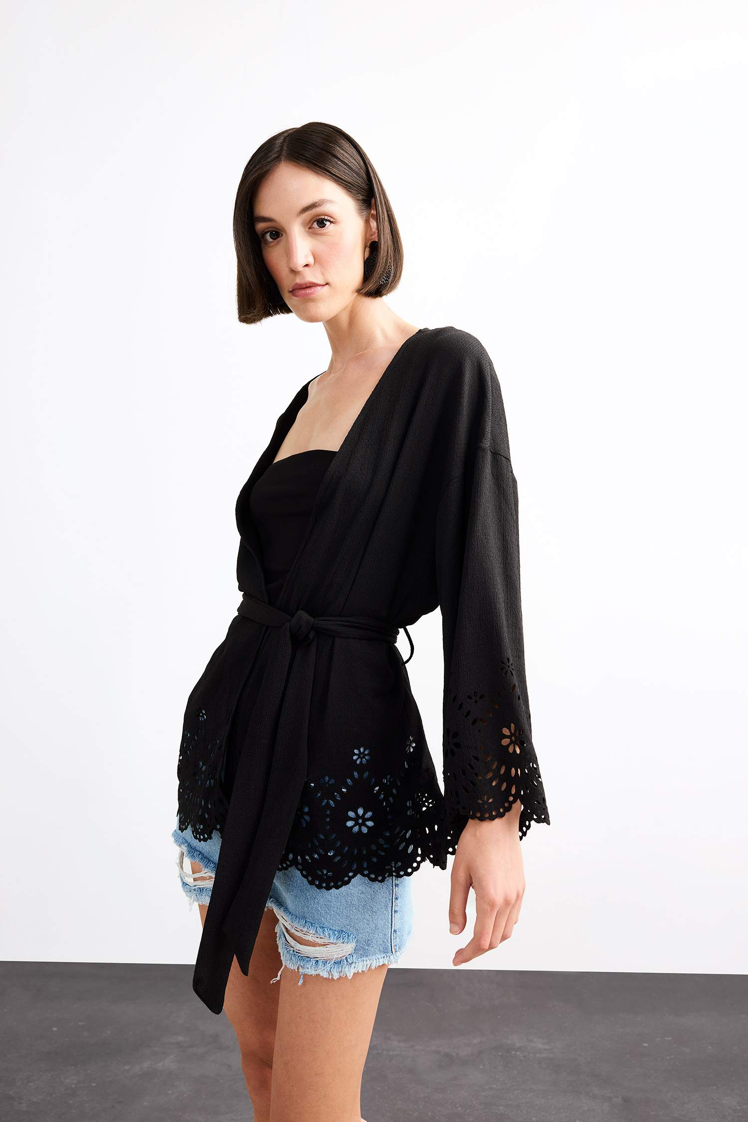 Fitted Bürümcük Brode Bağlamalı Uzun Kollu Bluz 