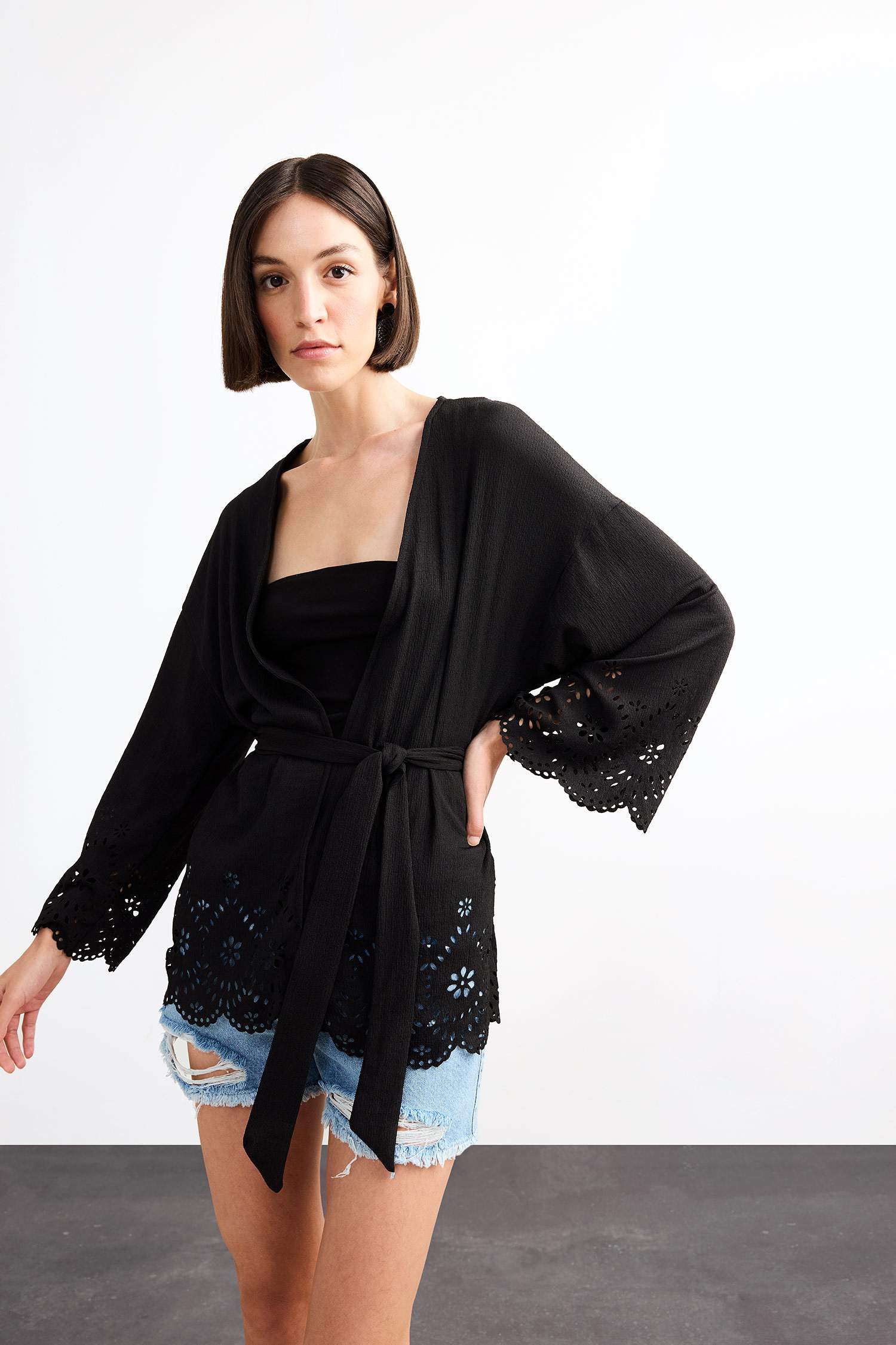 Fitted Bürümcük Brode Bağlamalı Uzun Kollu Bluz 