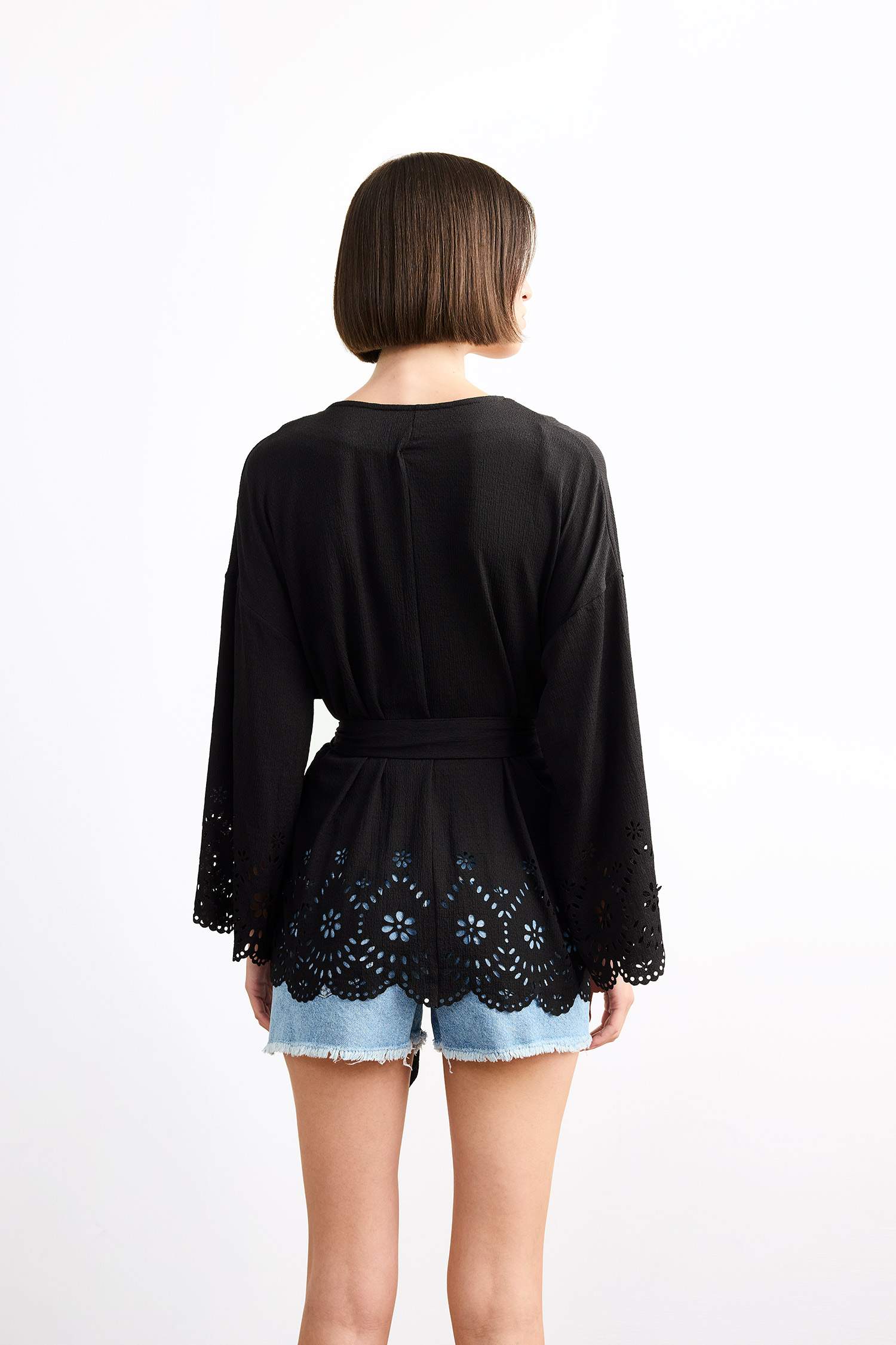 Fitted Bürümcük Brode Bağlamalı Uzun Kollu Bluz 