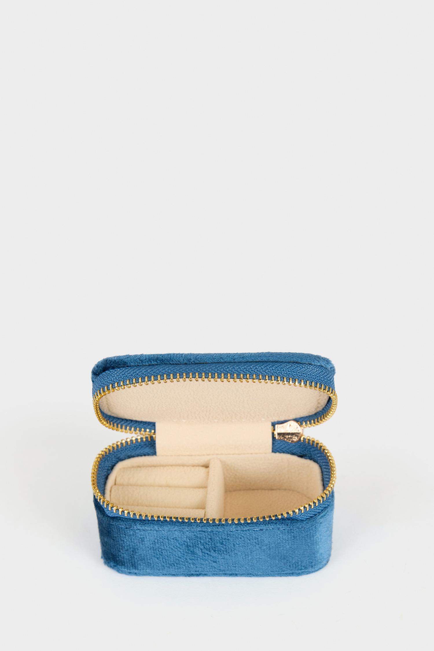 Kadın Mavi Takı Kutusu