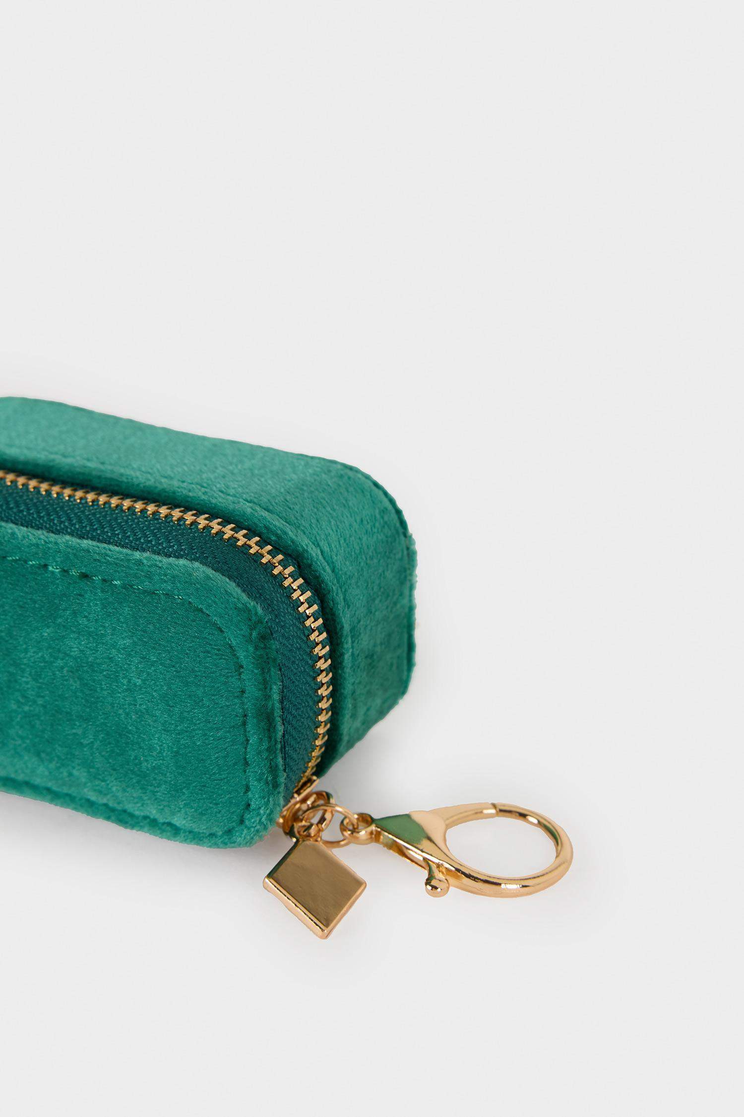 Kadın Yeşil Takı Kutusu