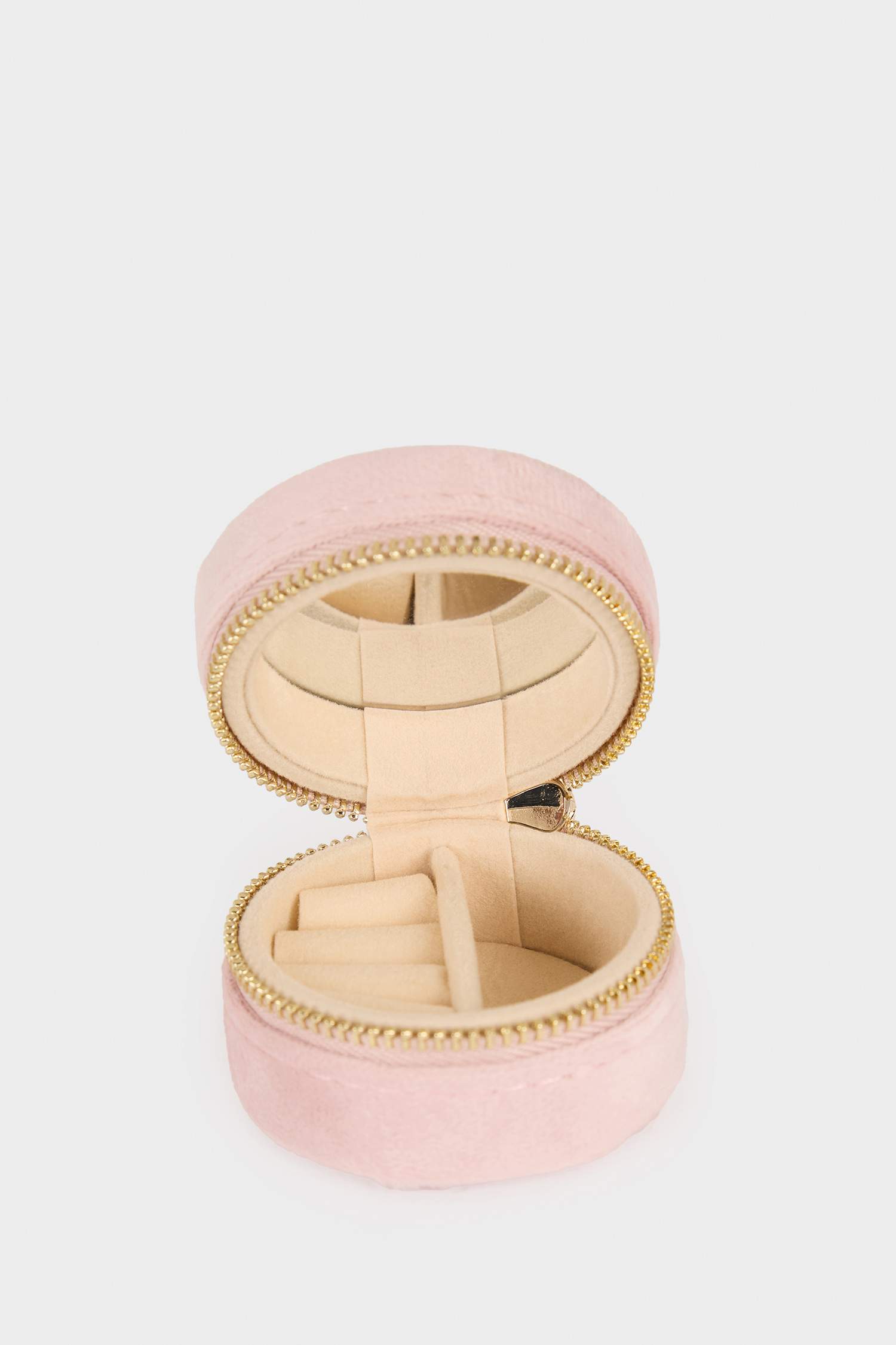 Kadın Pembe Takı Kutusu