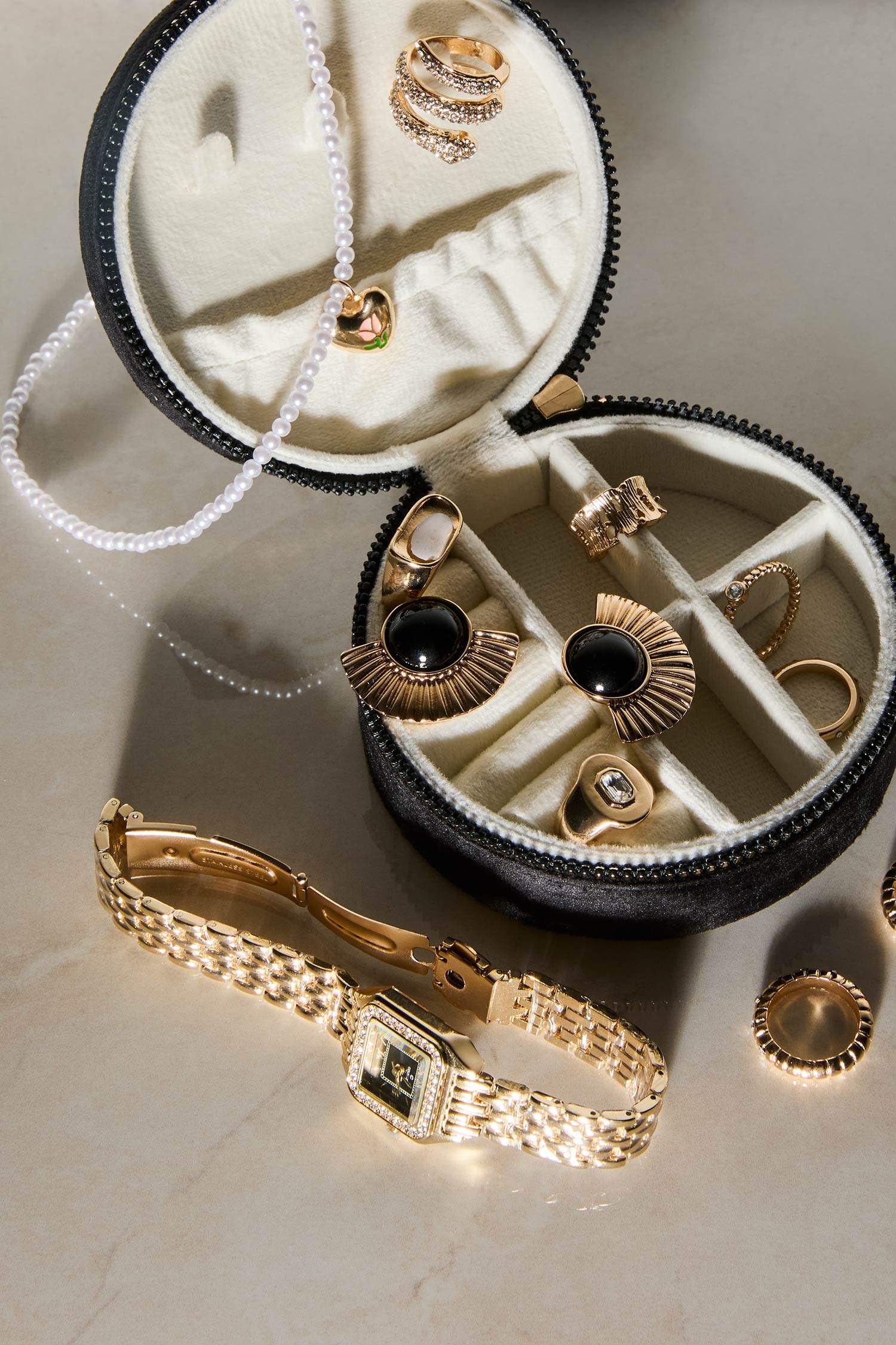Kadın Siyah Takı Kutusu