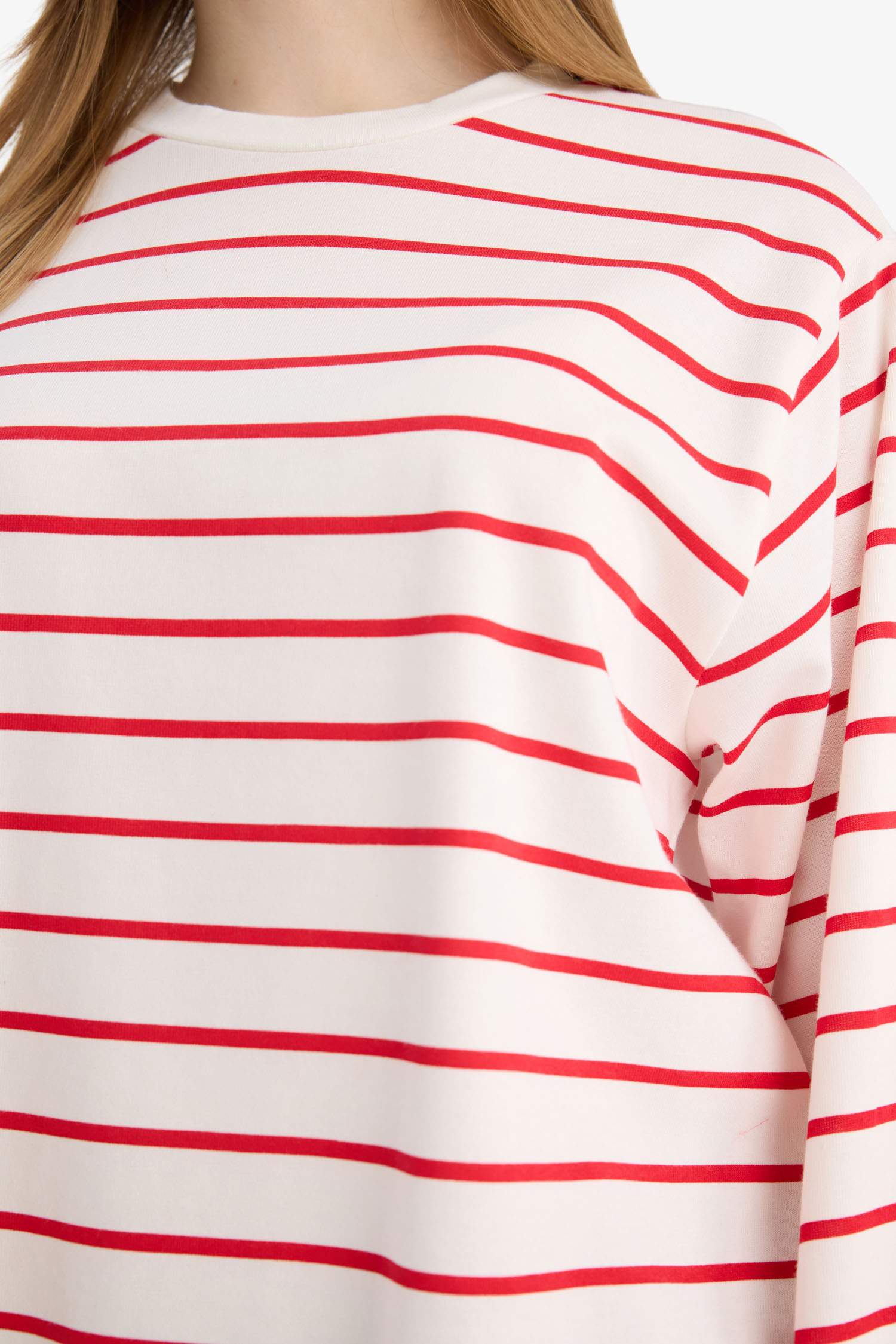 بلوز مخطط ردن طويل قصة عادية بياخة مستديرة