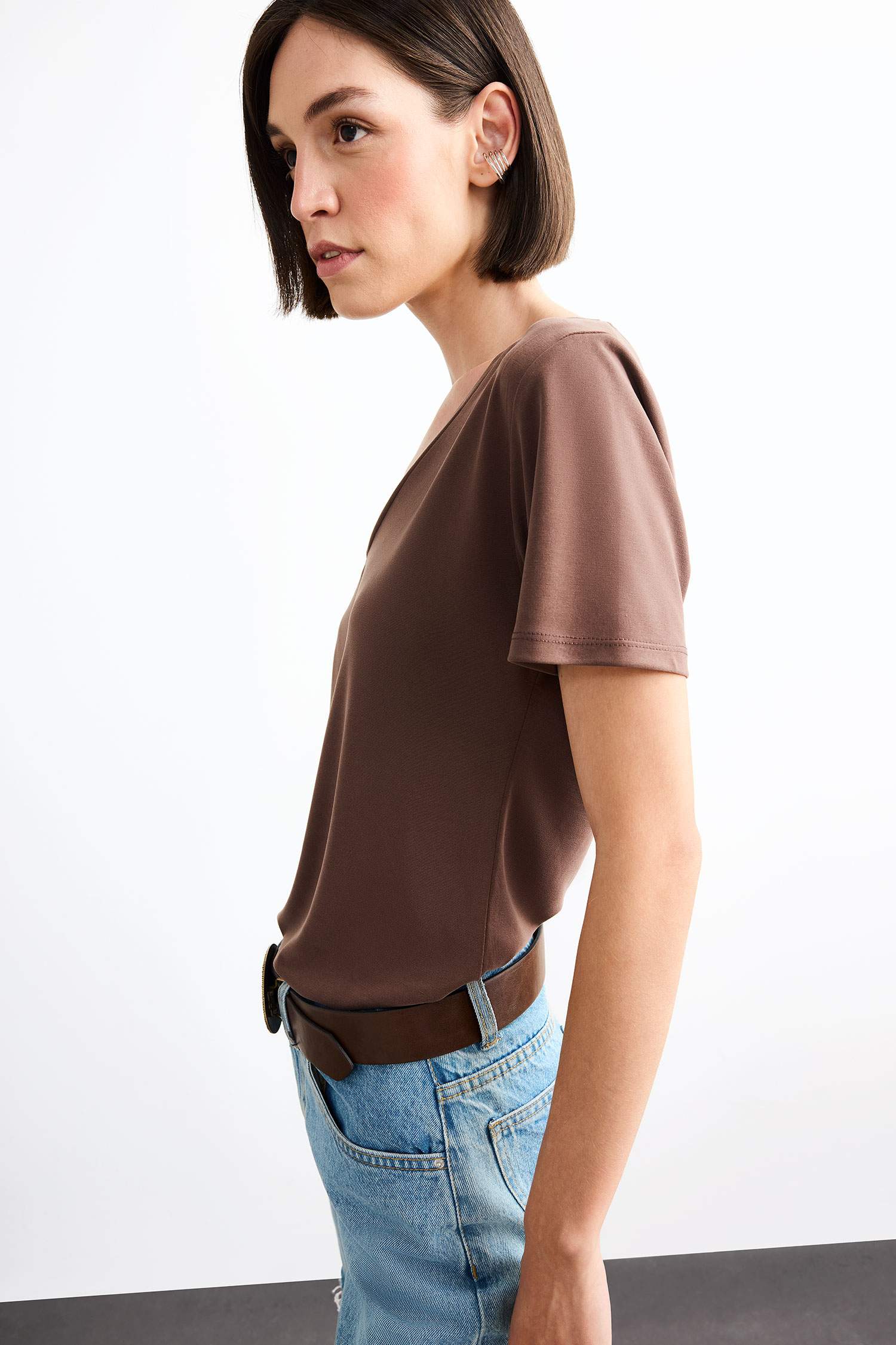 تيشيرت نص ردن محبوك بياخة V