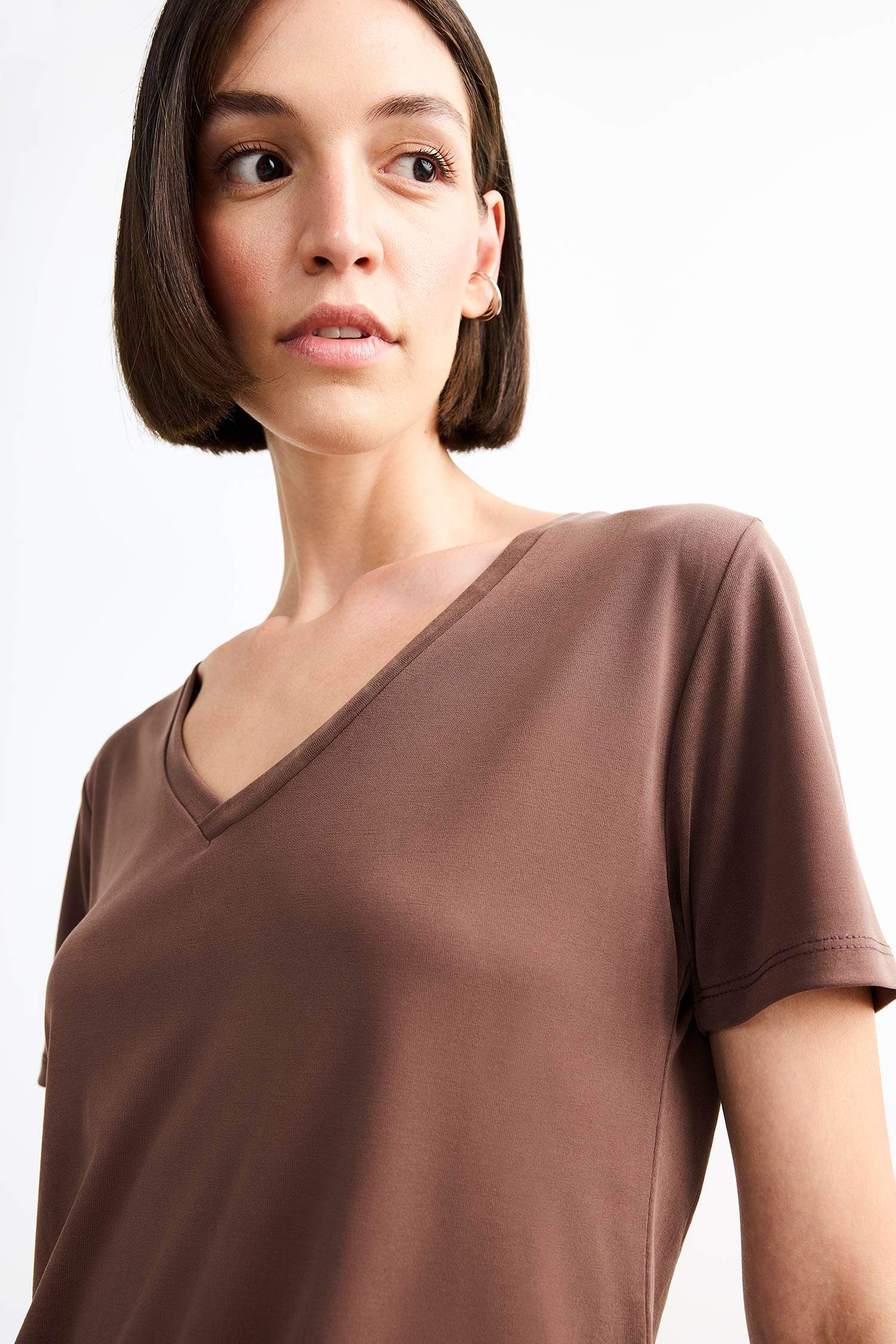 تيشيرت نص ردن محبوك بياخة V