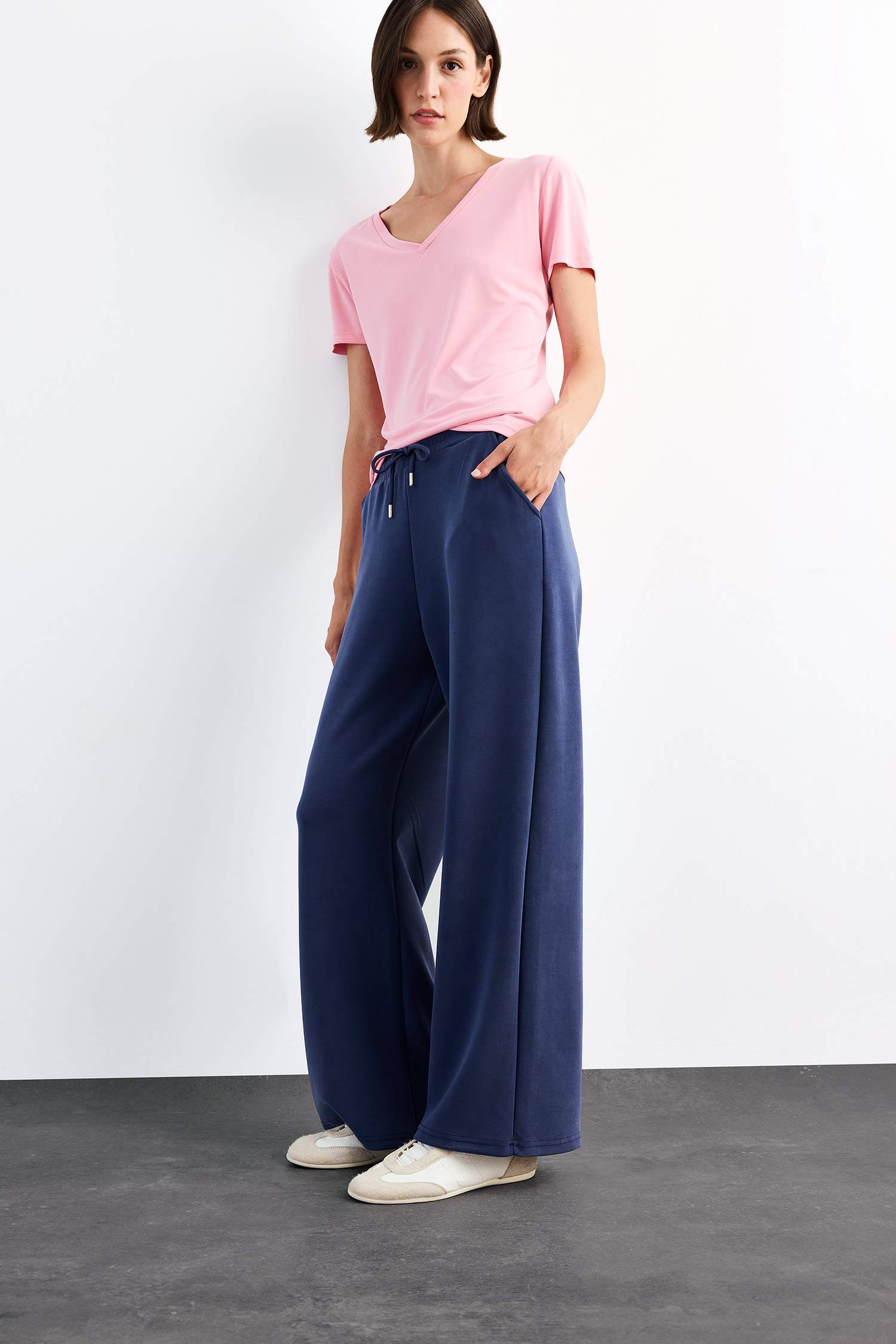 V Yaka Modal Kısa Kollu Tişört