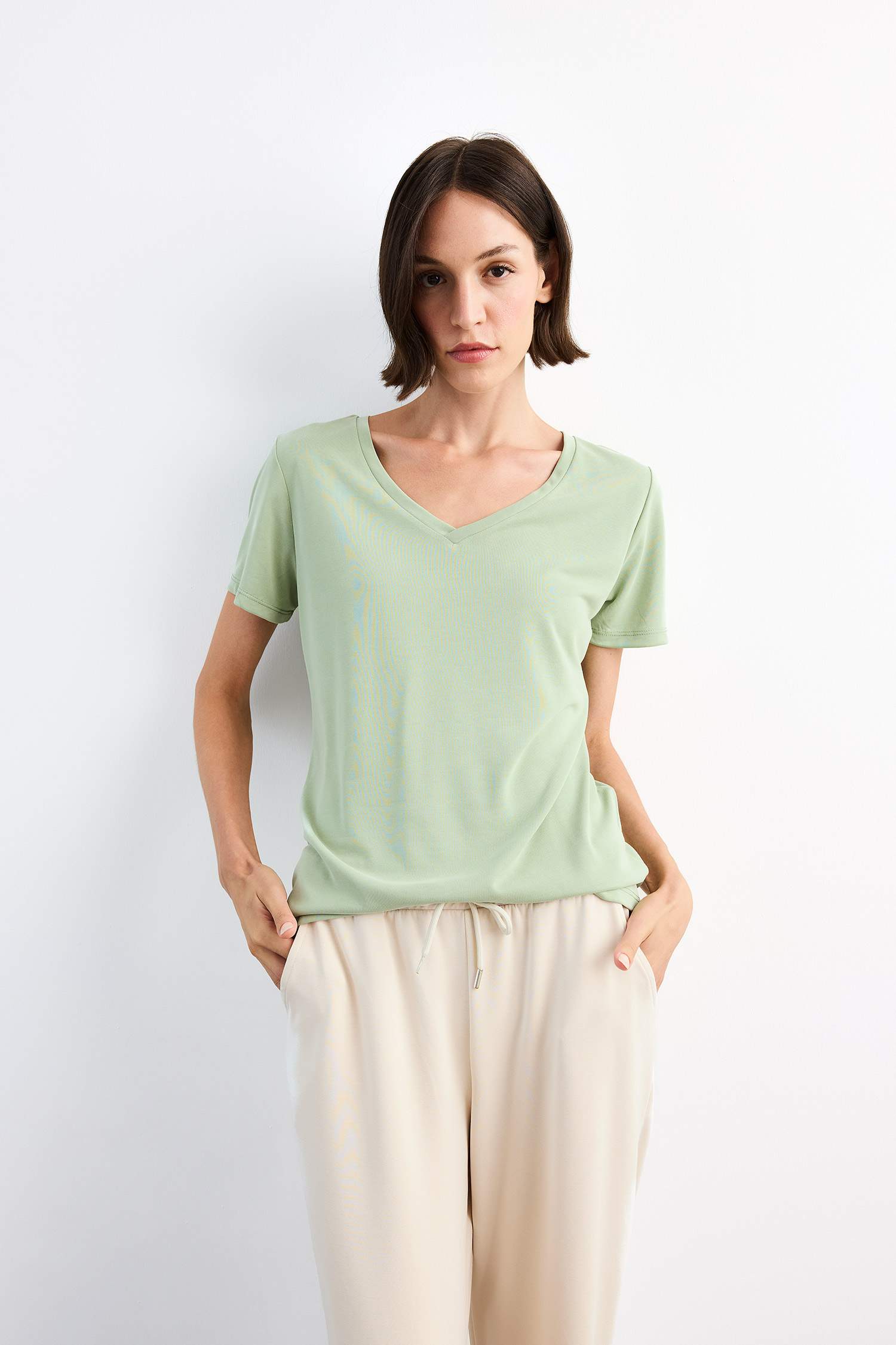 V Yaka Modal Kısa Kollu Tişört