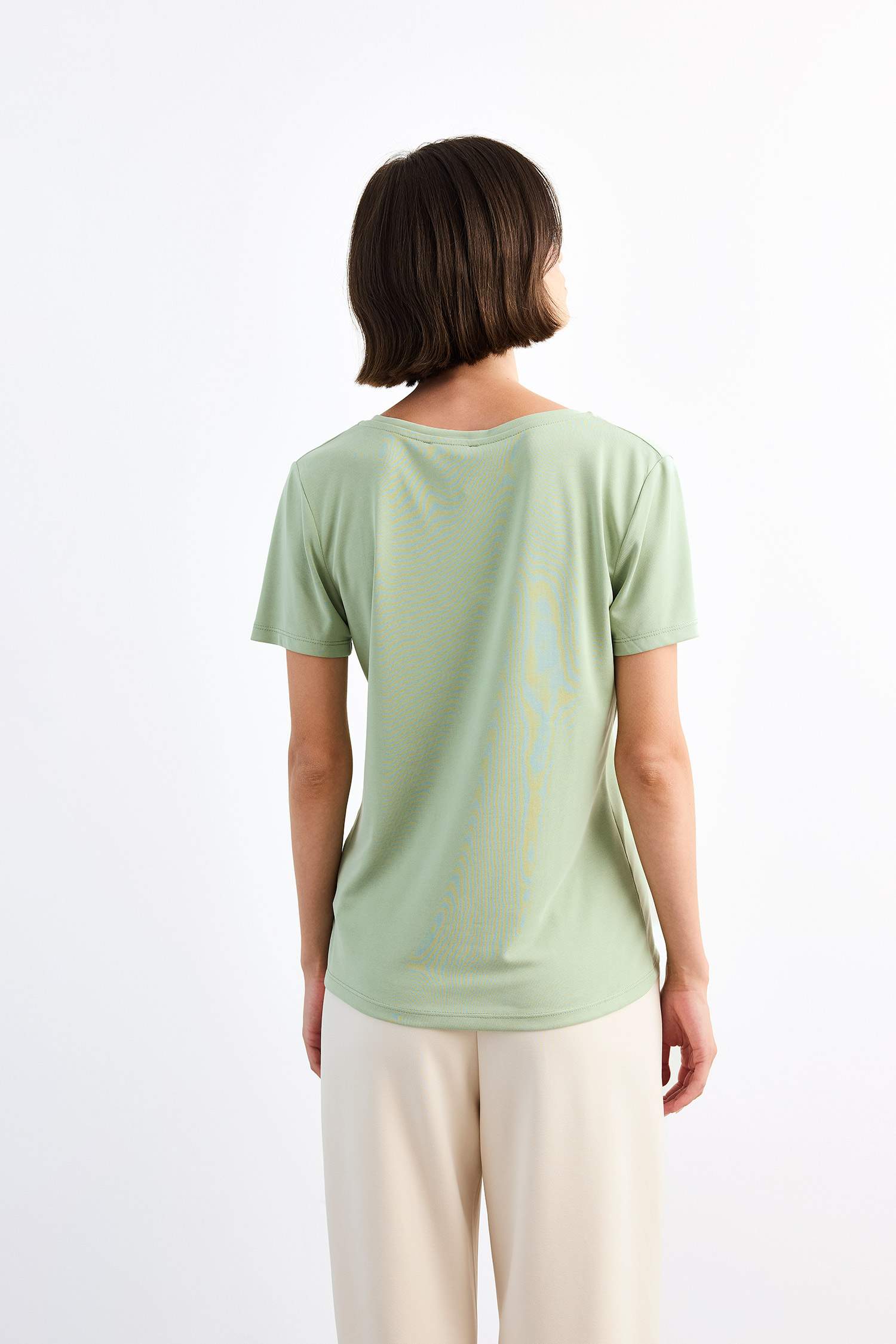 V Yaka Modal Kısa Kollu Tişört