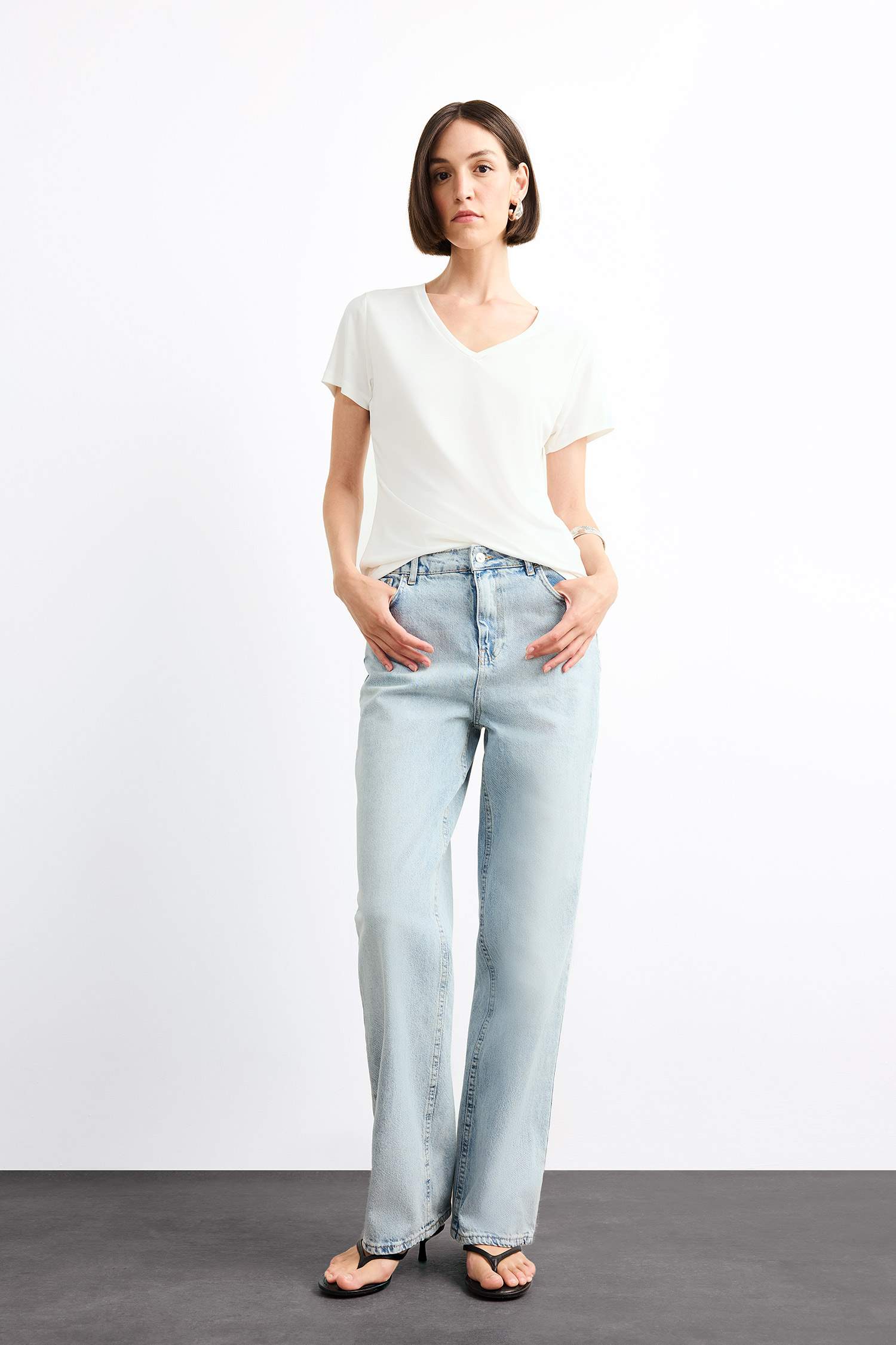 V Yaka Modal Kısa Kollu Tişört