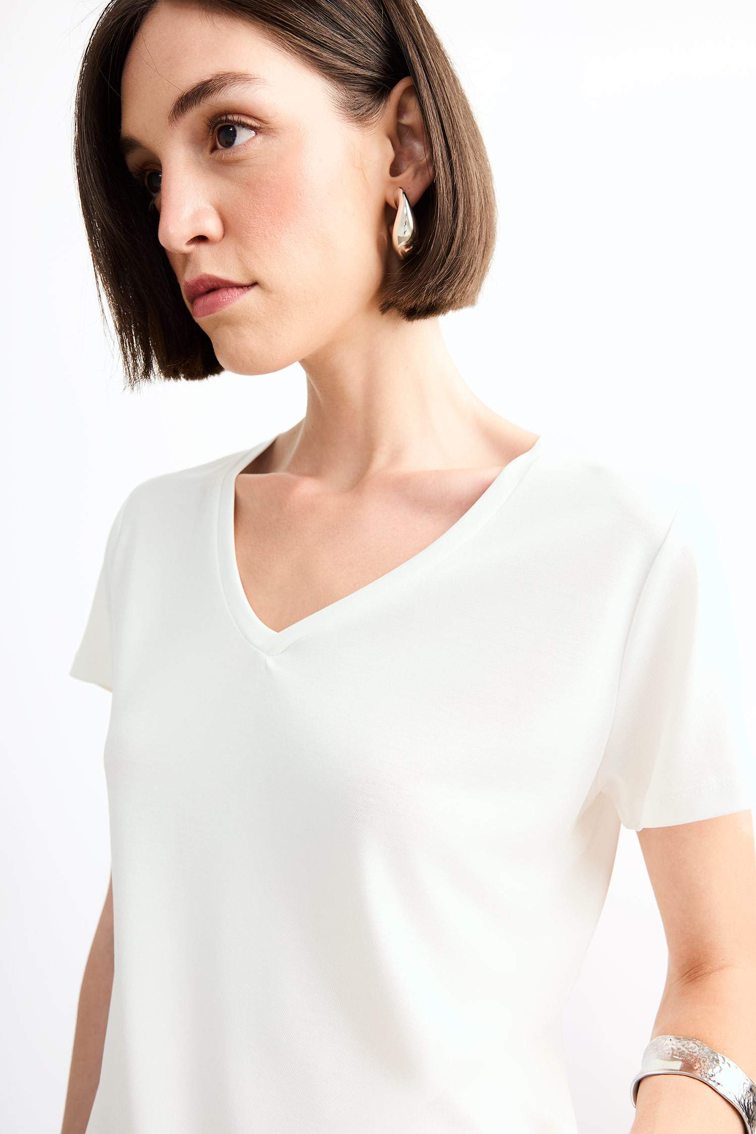 V Yaka Modal Kısa Kollu Tişört