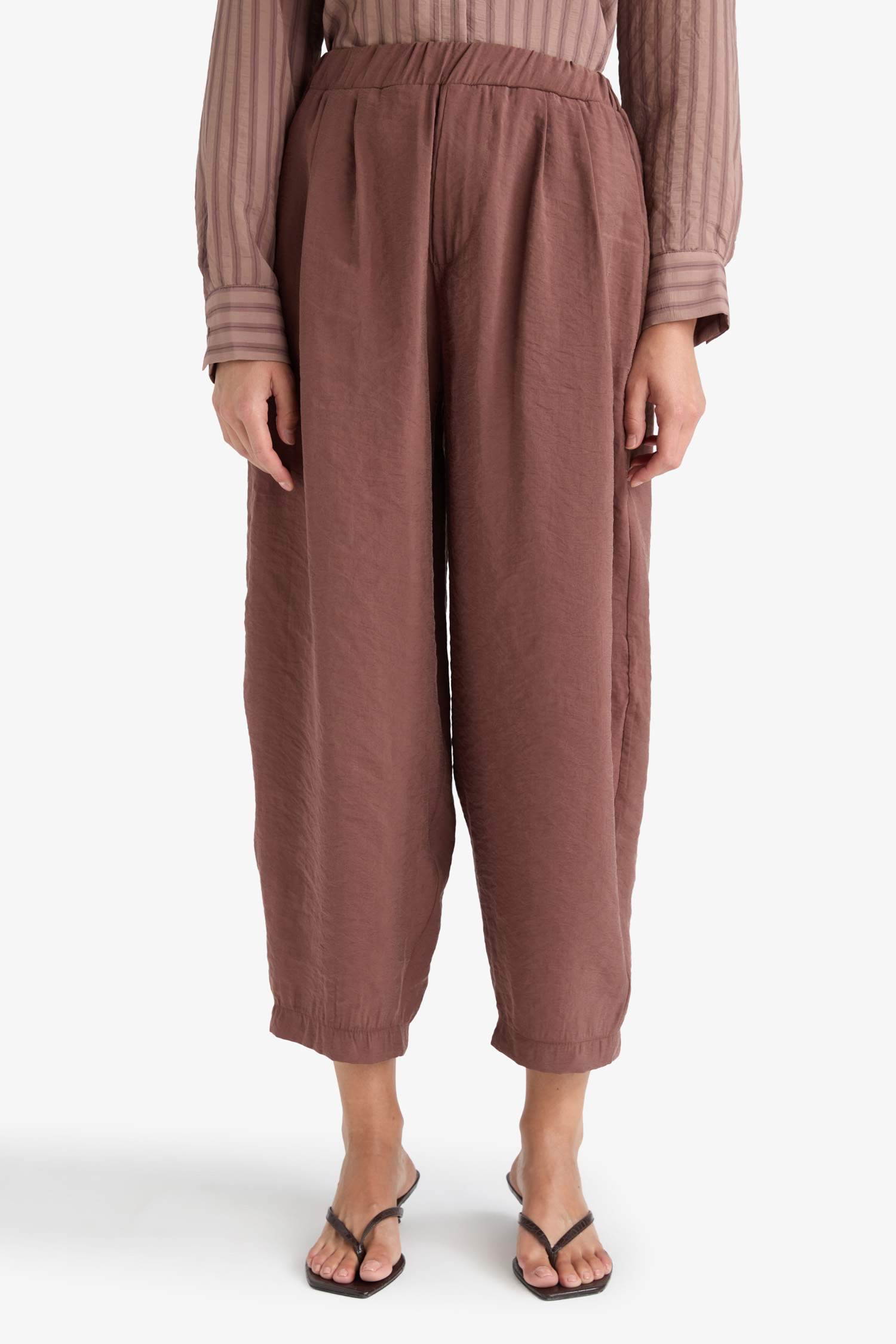 Relax Fit Beli Lastikli Düz Paça Bilek Boy Pantolon