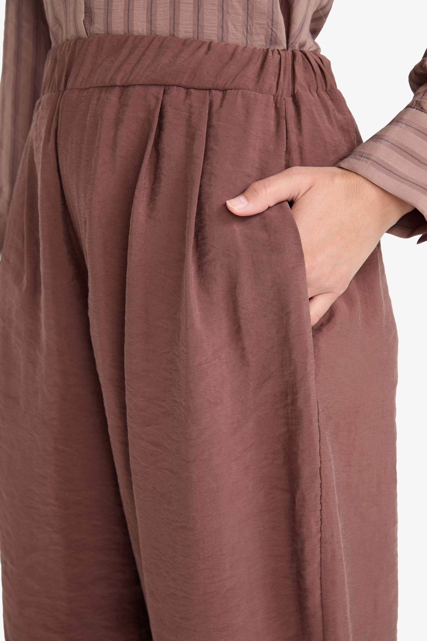 Relax Fit Beli Lastikli Düz Paça Bilek Boy Pantolon