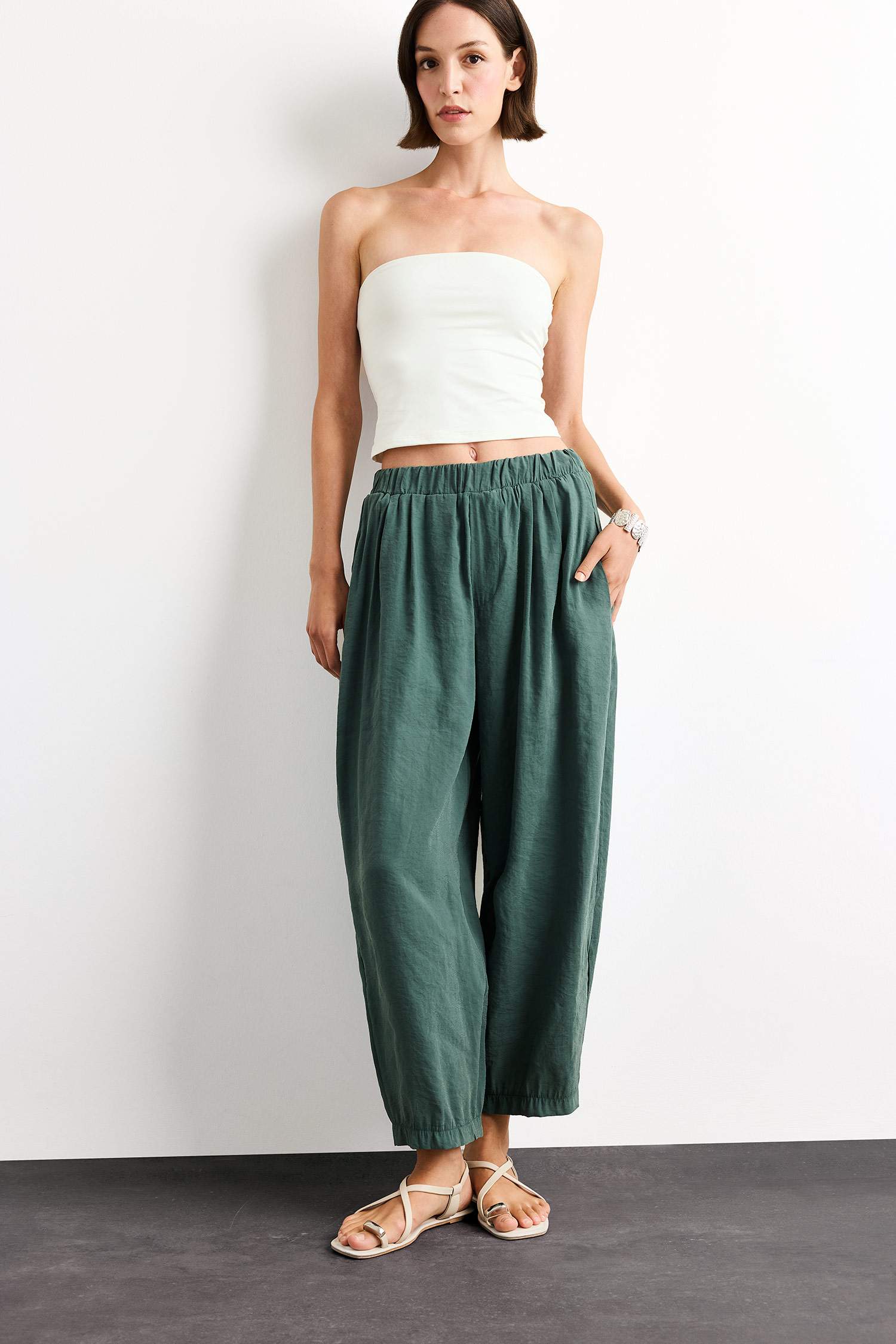 Relax Fit Beli Lastikli Düz Paça Bilek Boy Pantolon