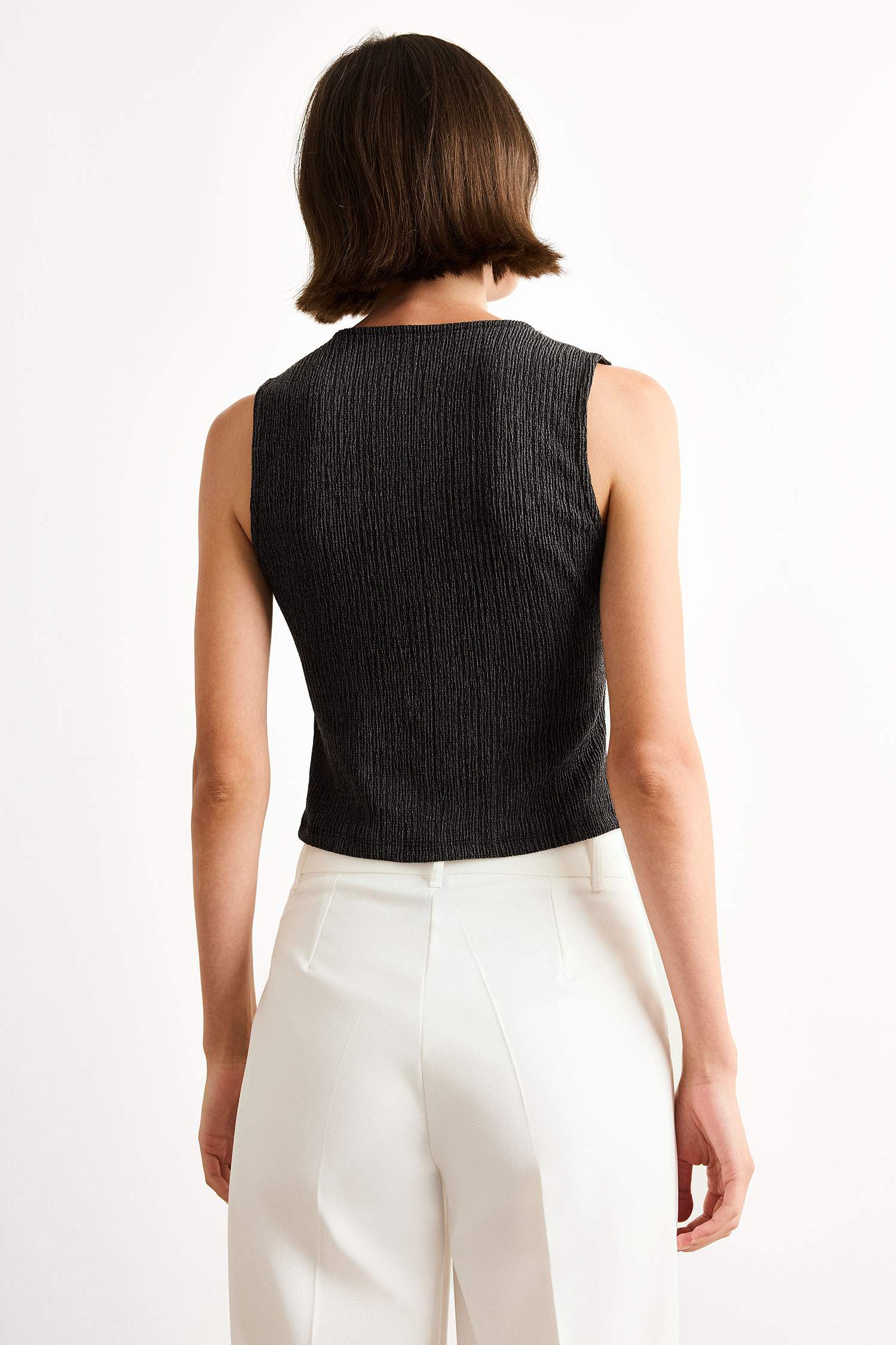 Fitted V Yaka Bürümcük Düğmeli Kolsuz Bluz