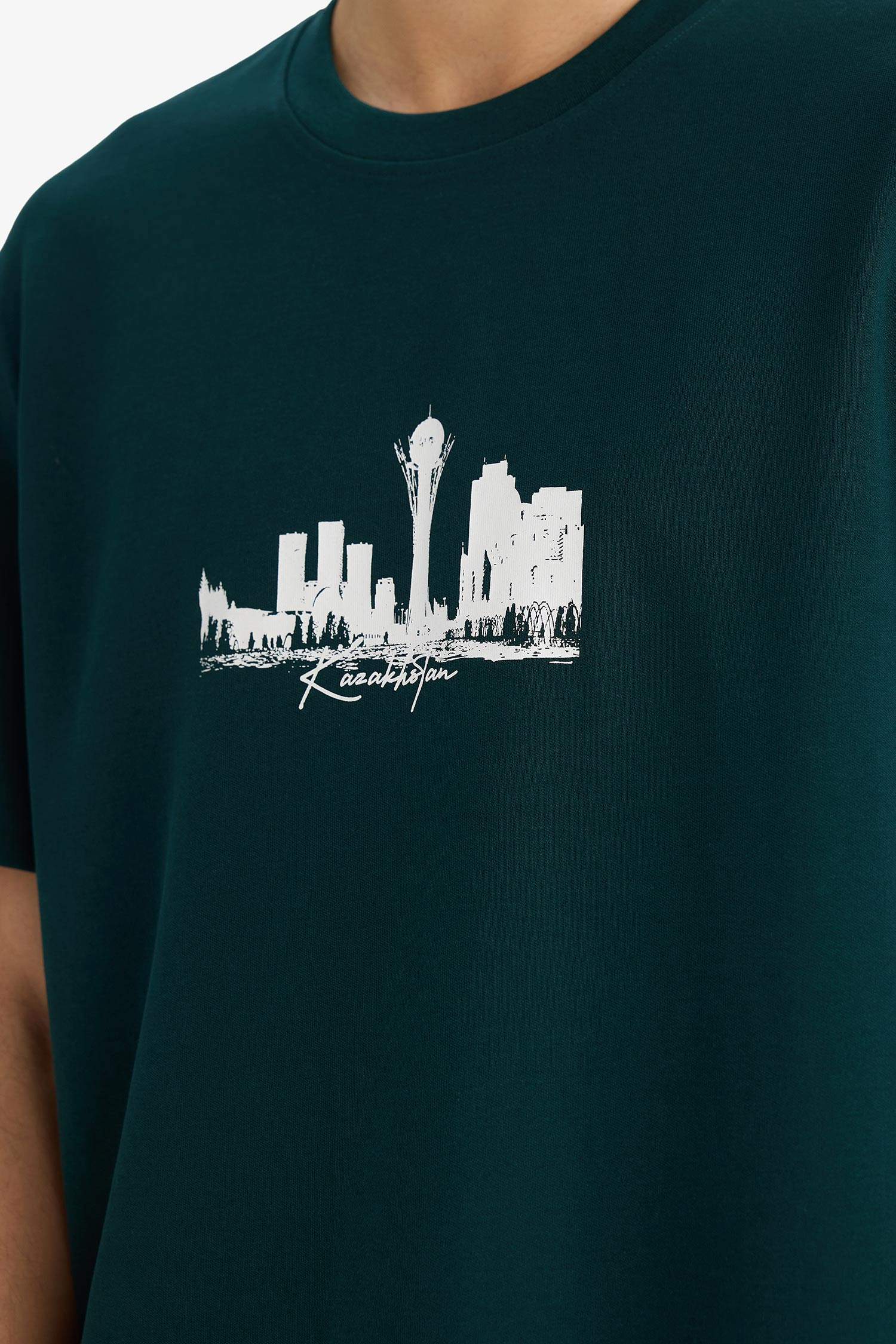 Ауа өткізетін суретті футболка