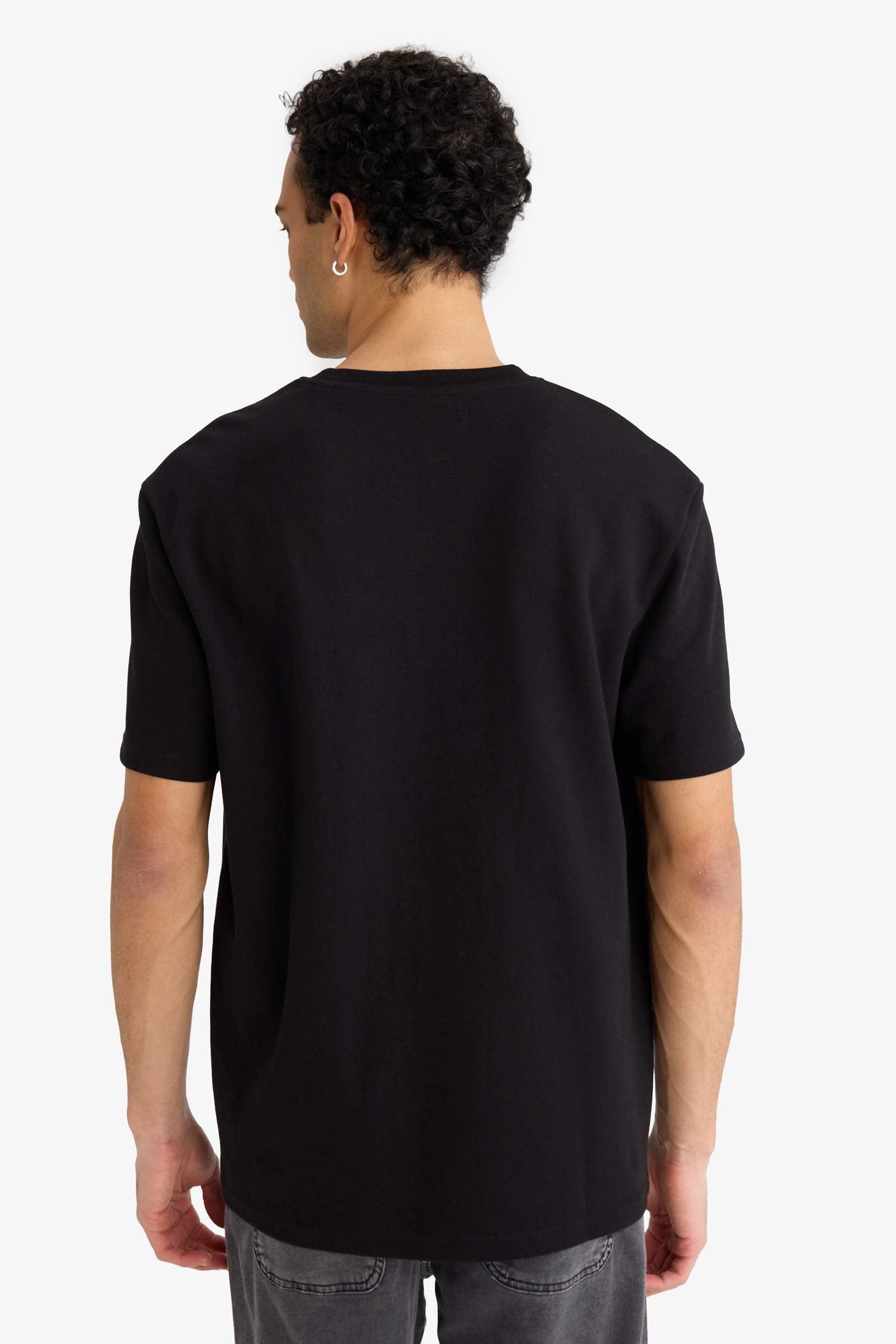 Ауа өткізетін суретті футболка