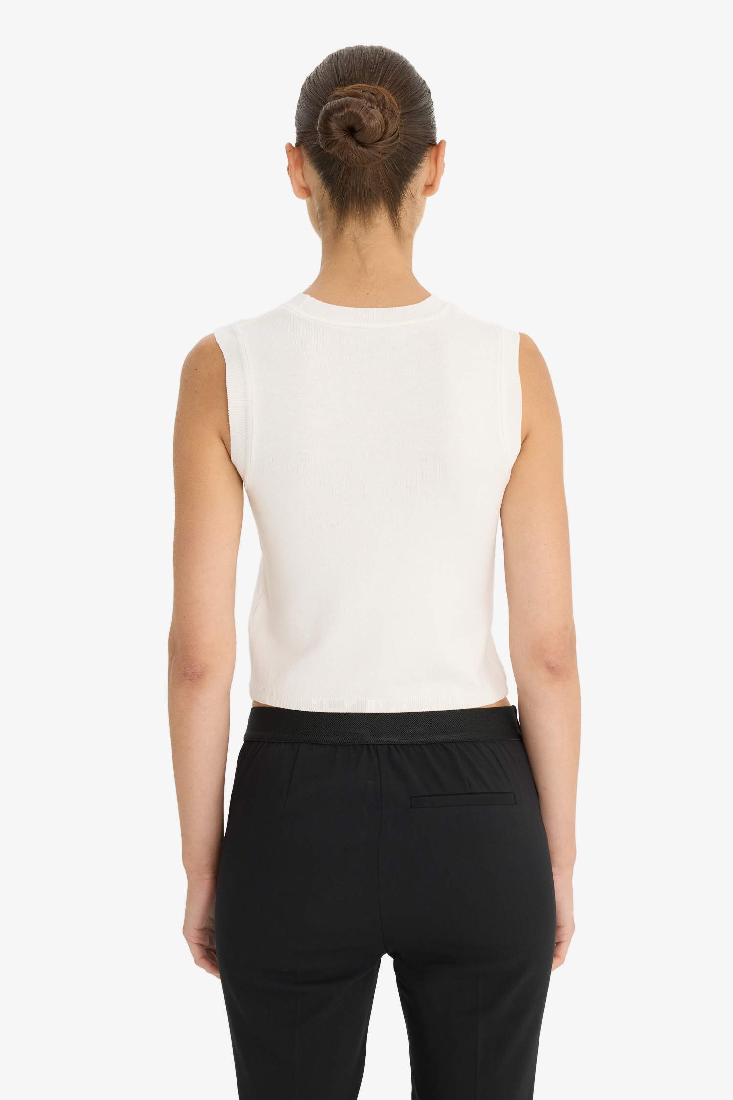 Вязаный топ без рукавов с круглым вырезом