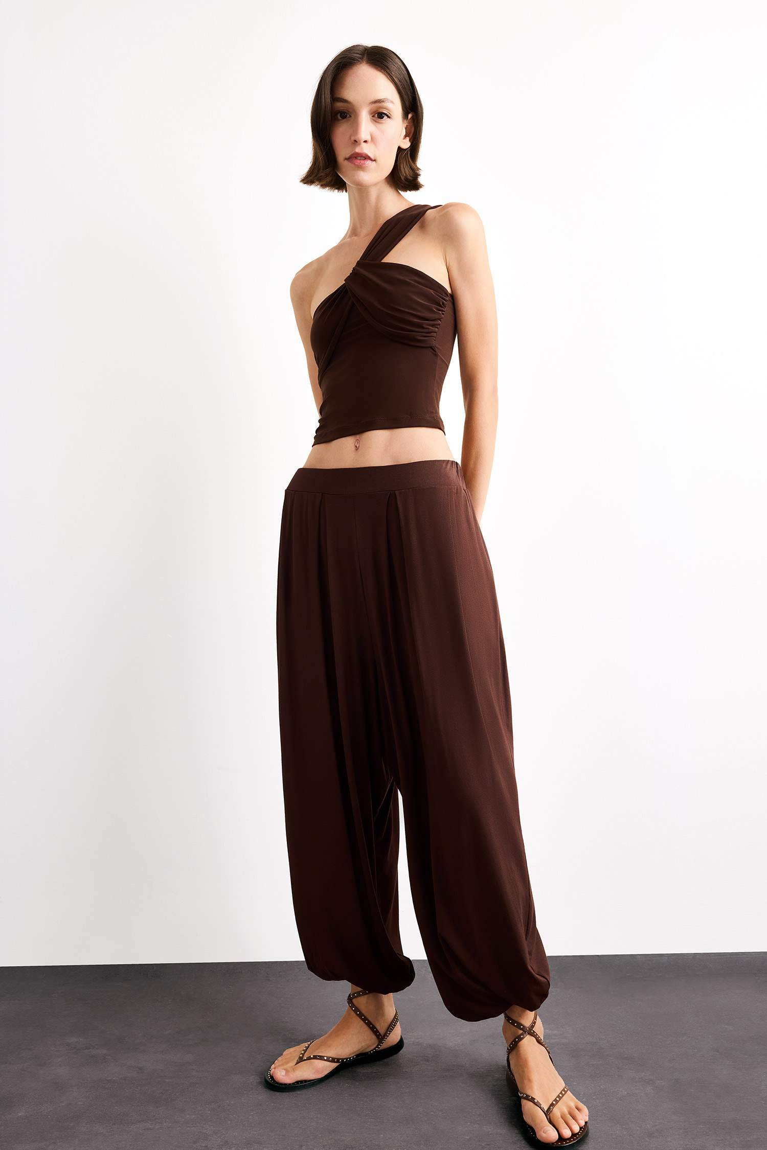 Tek Omuzlu Kalp Yaka Bluz