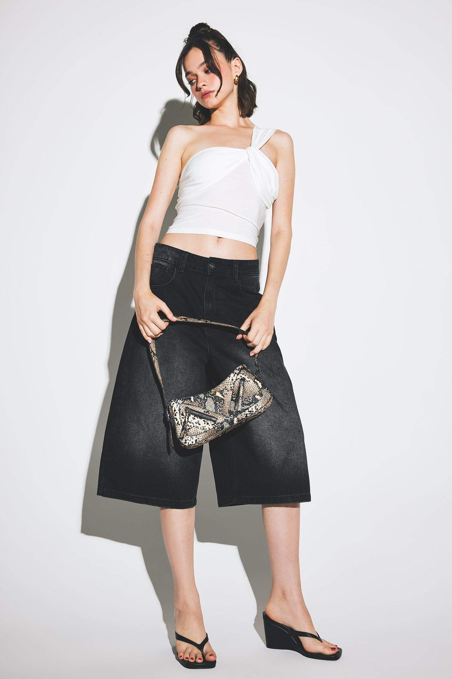 Tek Omuzlu Kalp Yaka Bluz