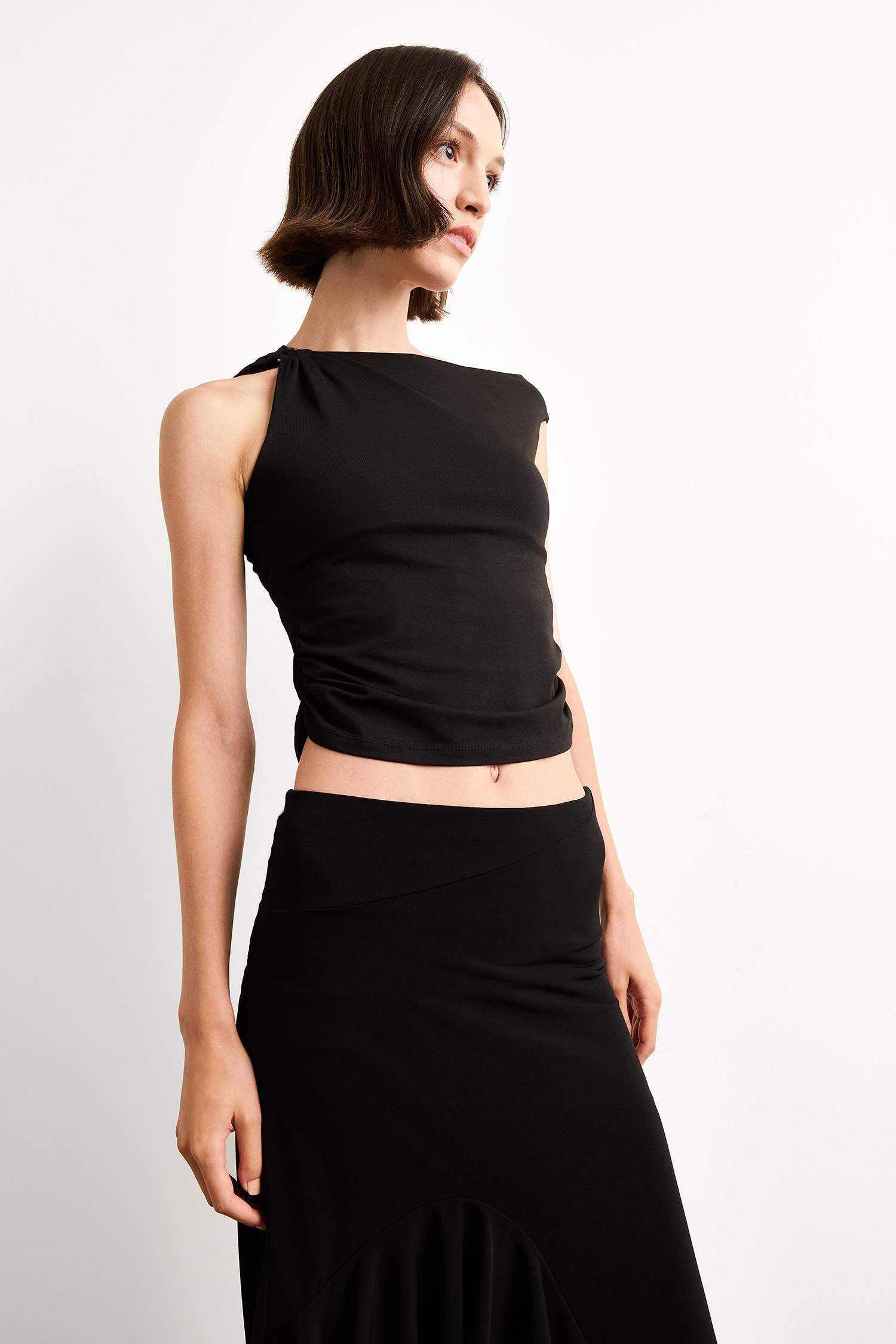 Kayık Yaka Tokalı Bluz