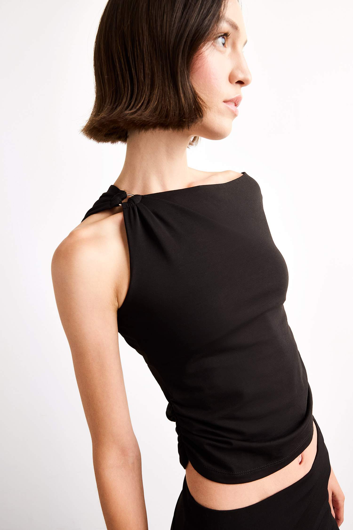 Kayık Yaka Tokalı Bluz