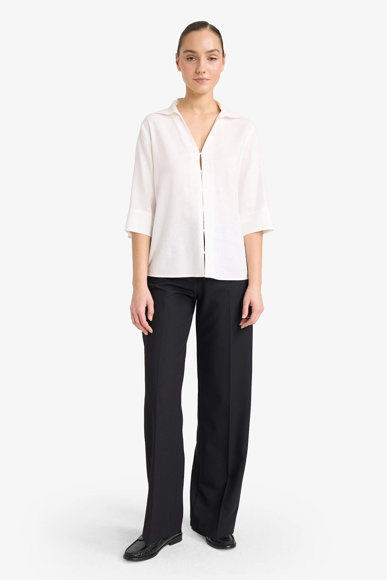 قميص نص كم من مزيج الكتان قصة عادية برقبة القلاب