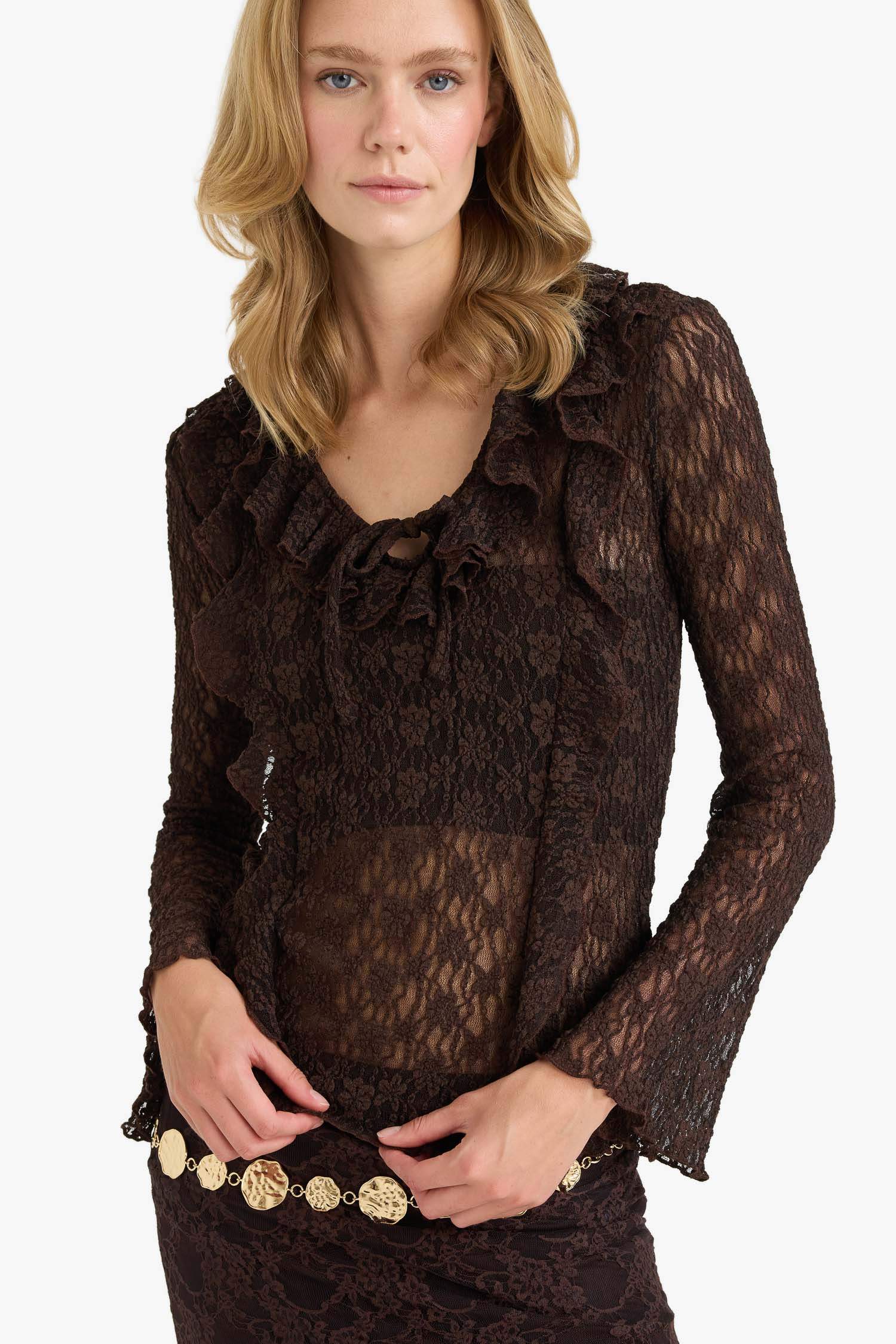 Fitted V Yaka Volanlı Dantel Uzun Kollu Bluz