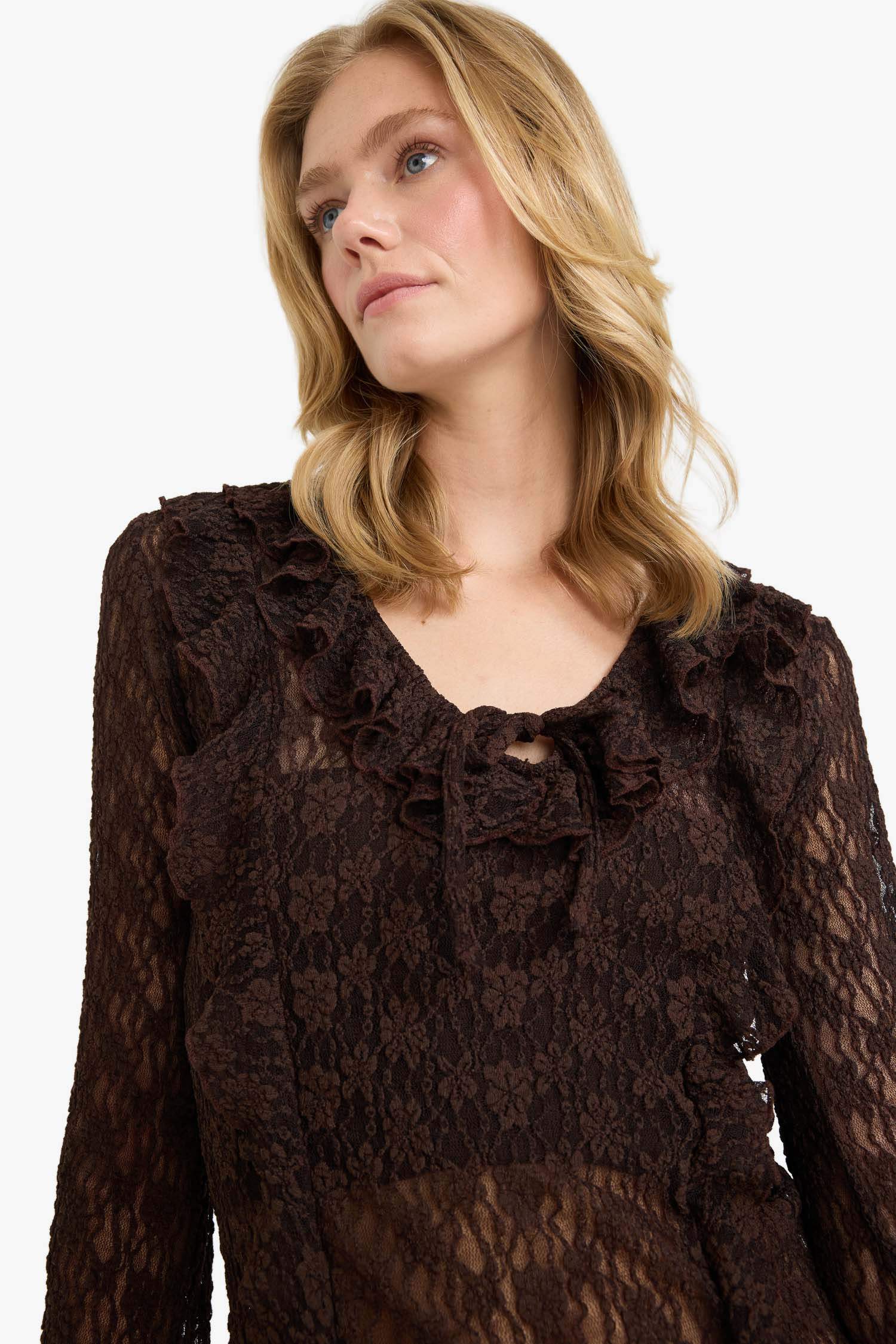 Fitted V Yaka Volanlı Dantel Uzun Kollu Bluz