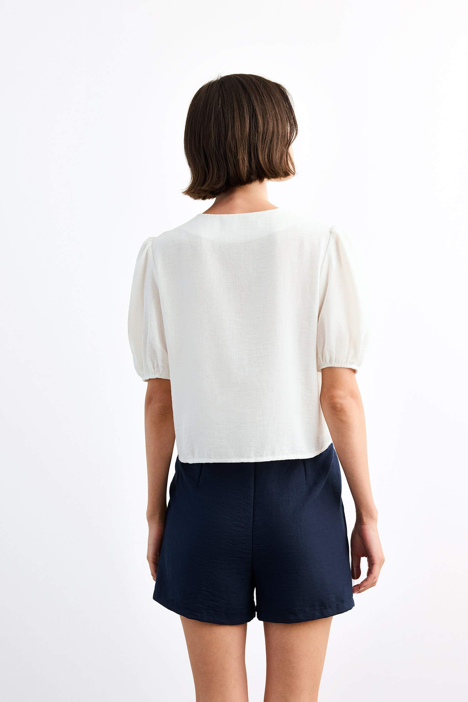 V Yaka Önden Bağlamalı Kısa Kollu Bluz