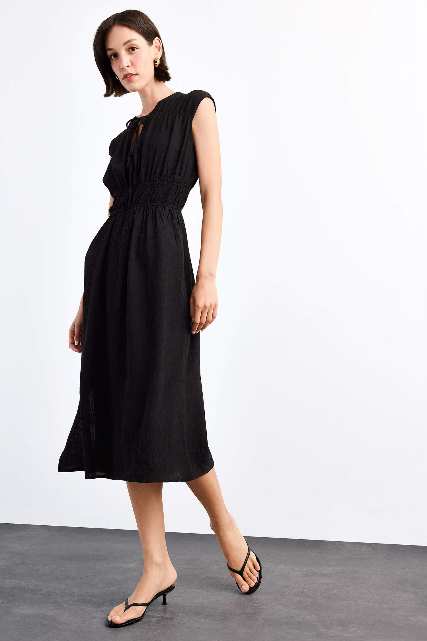 فستان ميدي كت برباط من الأمام