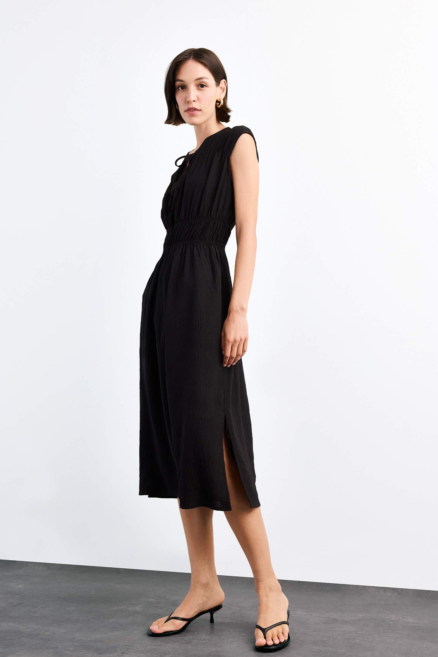 فستان ميدي كت برباط من الأمام