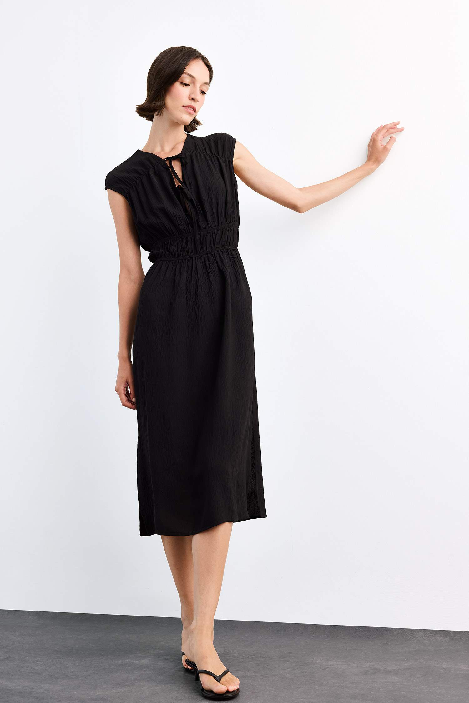 فستان ميدي كت برباط من الأمام