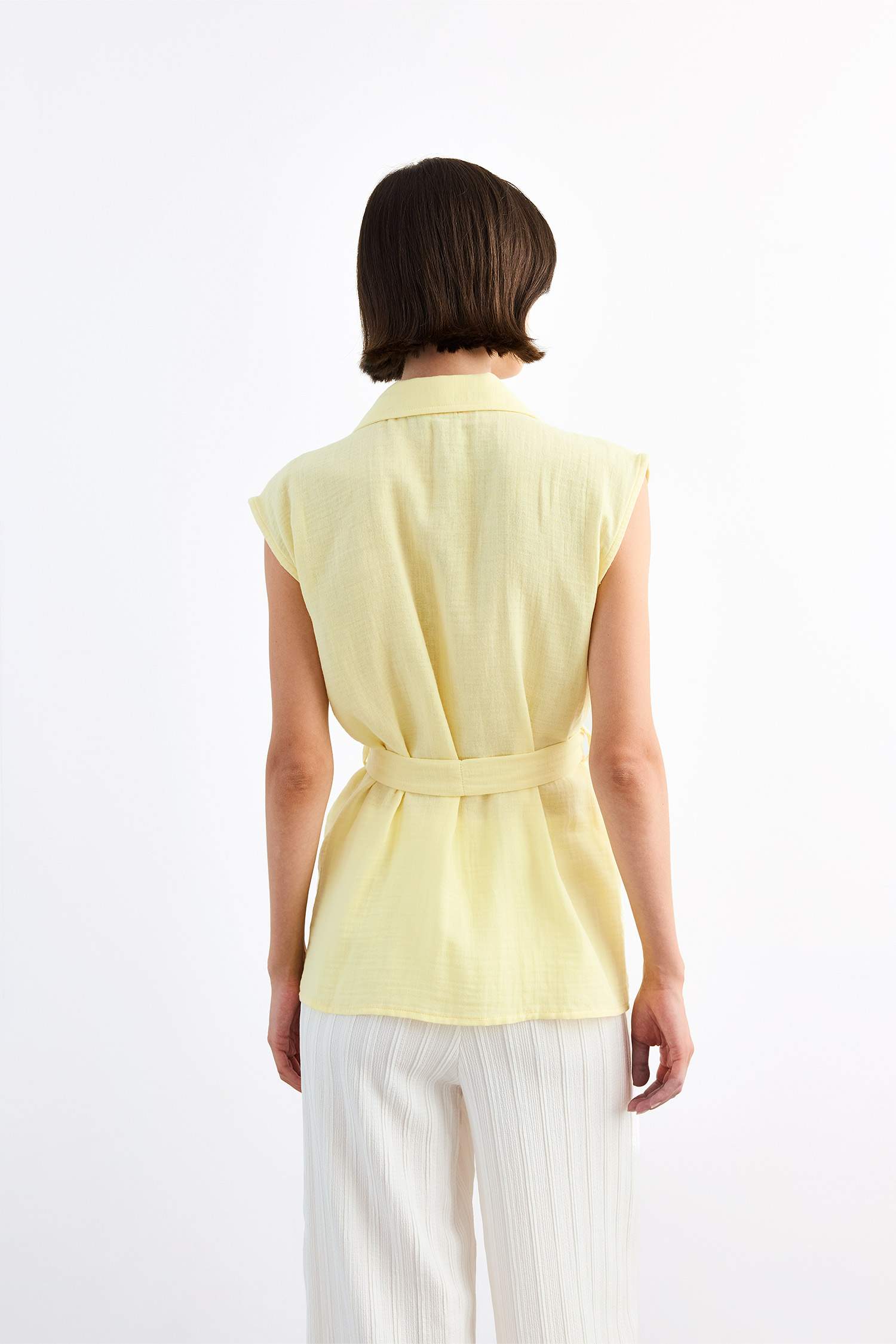 Bağlamalı Ceket Yaka Kolsuz Bluz