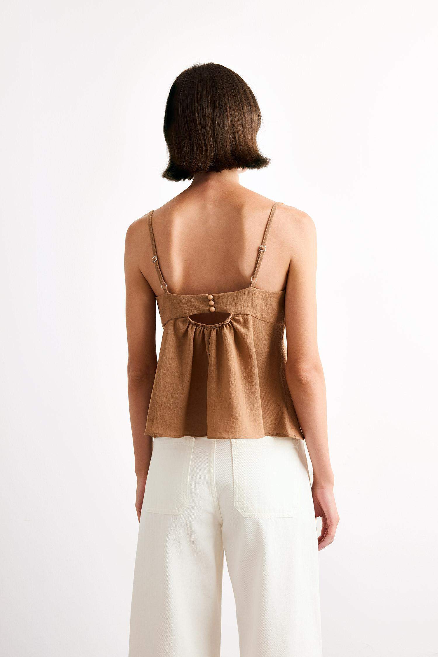 V Yaka Fiyonklu Askılı Bluz