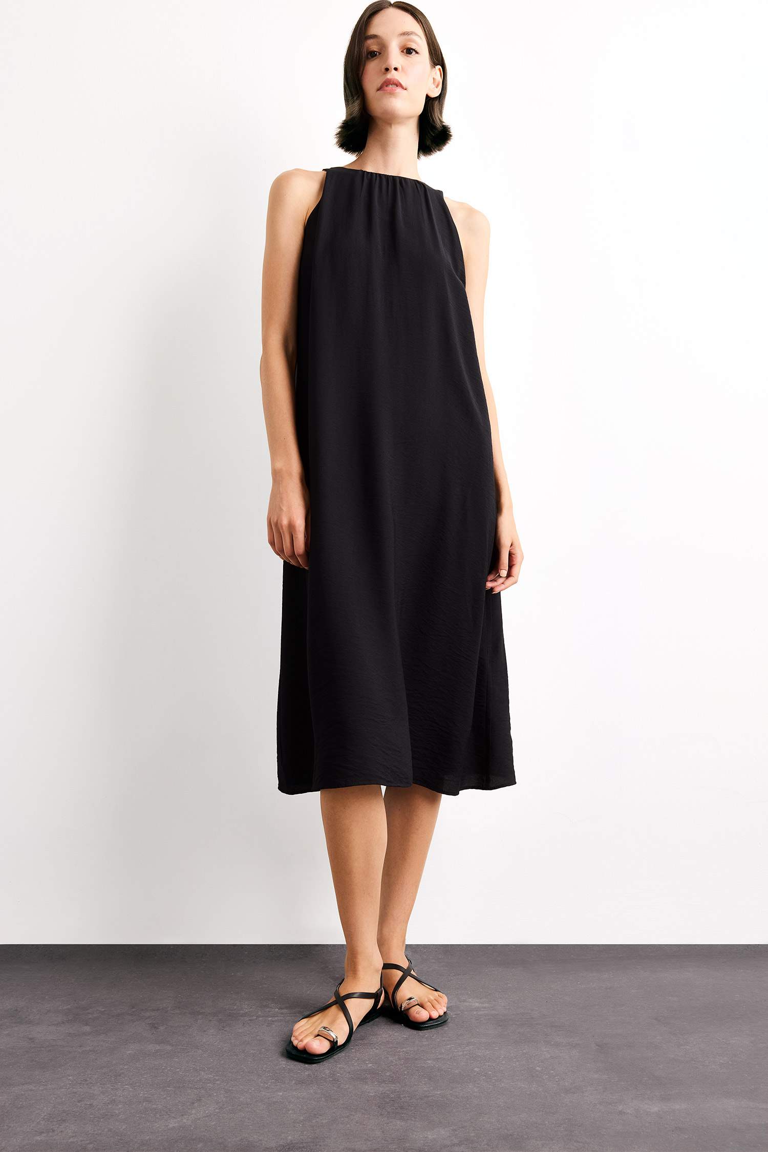 Krinkıl Kumaş Kolsuz Midi Elbise