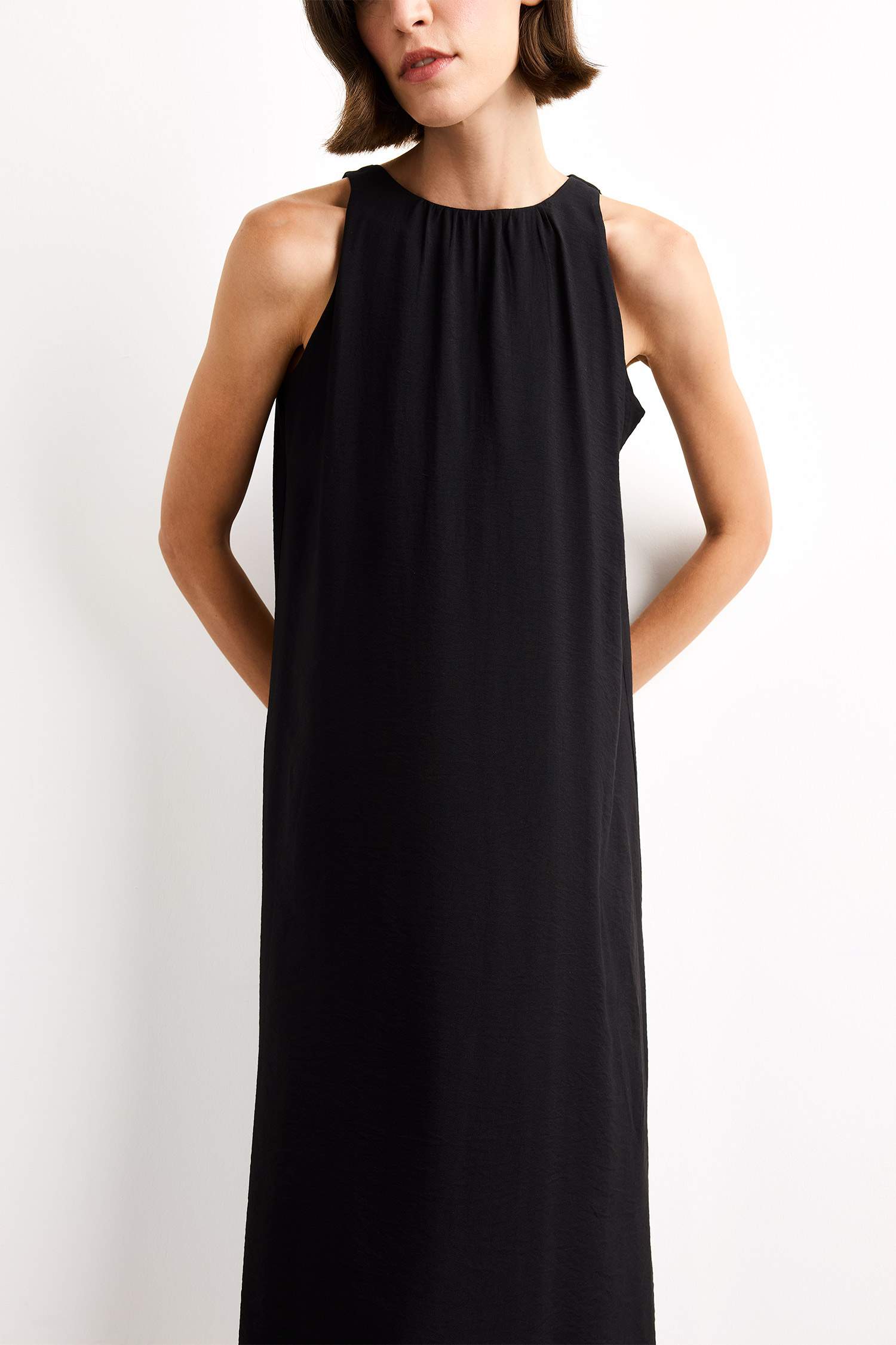 Krinkıl Kumaş Kolsuz Midi Elbise