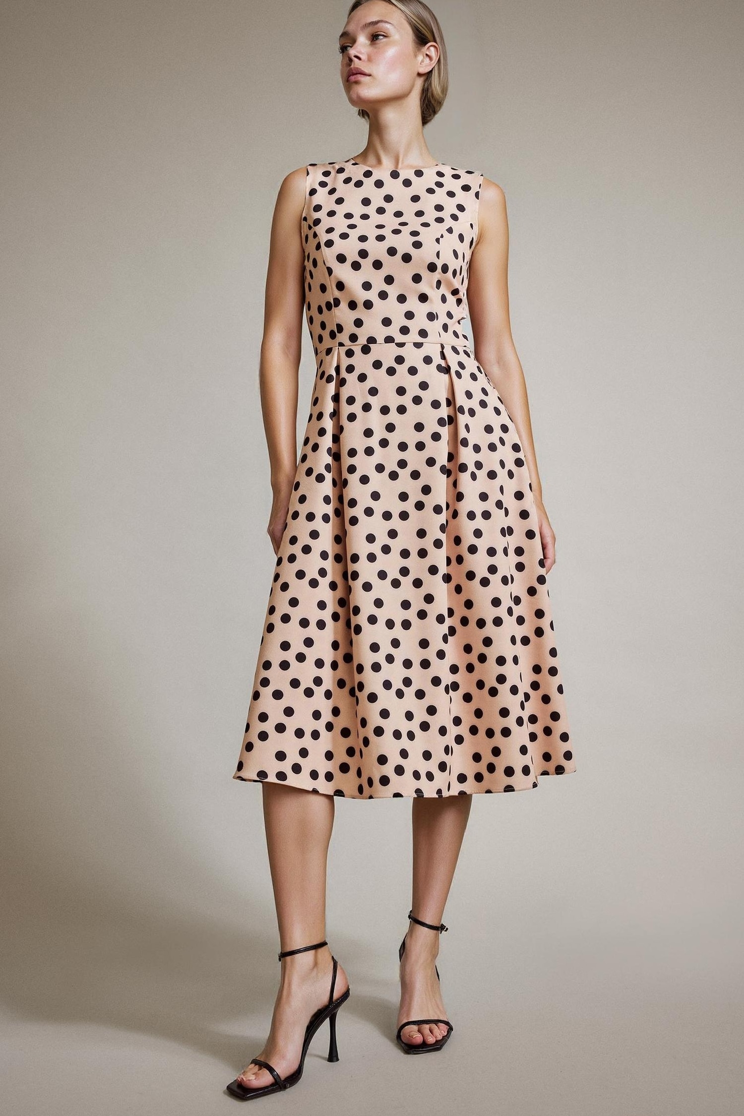 Puantiyeli Kolsuz Midi Elbise