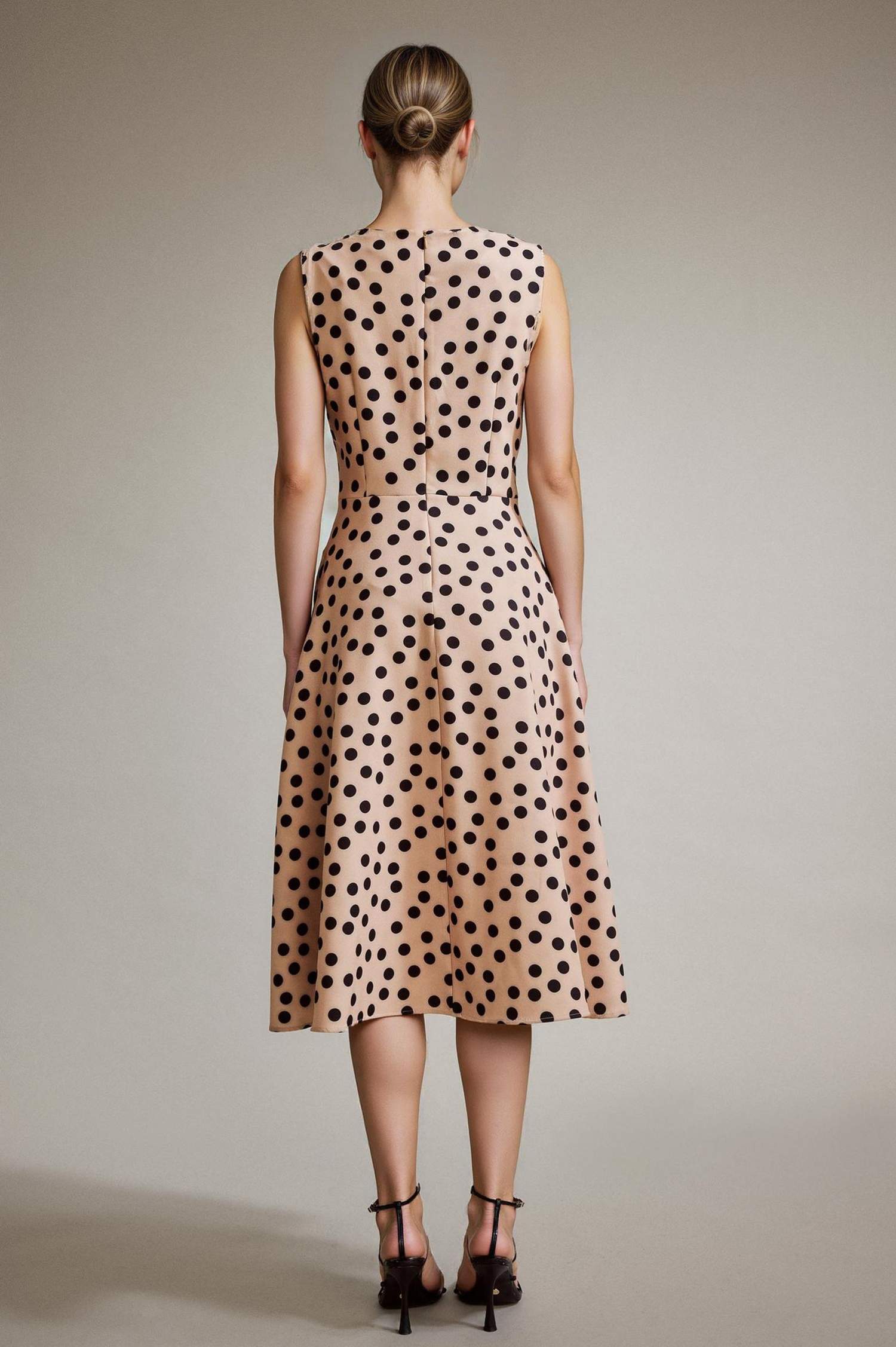 Puantiyeli Kolsuz Midi Elbise