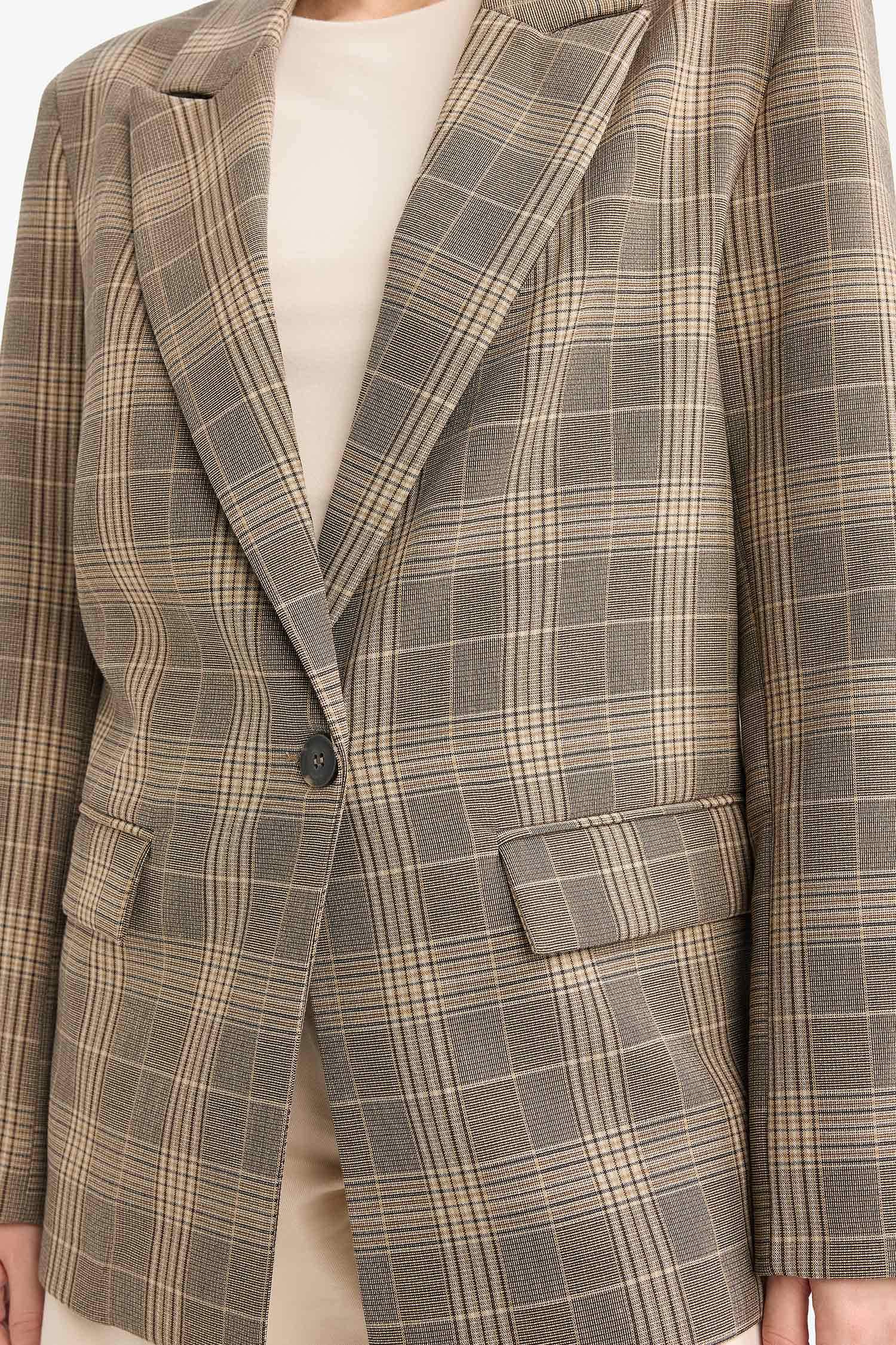 فيست بليزر قصة عادية بياقة بليزر