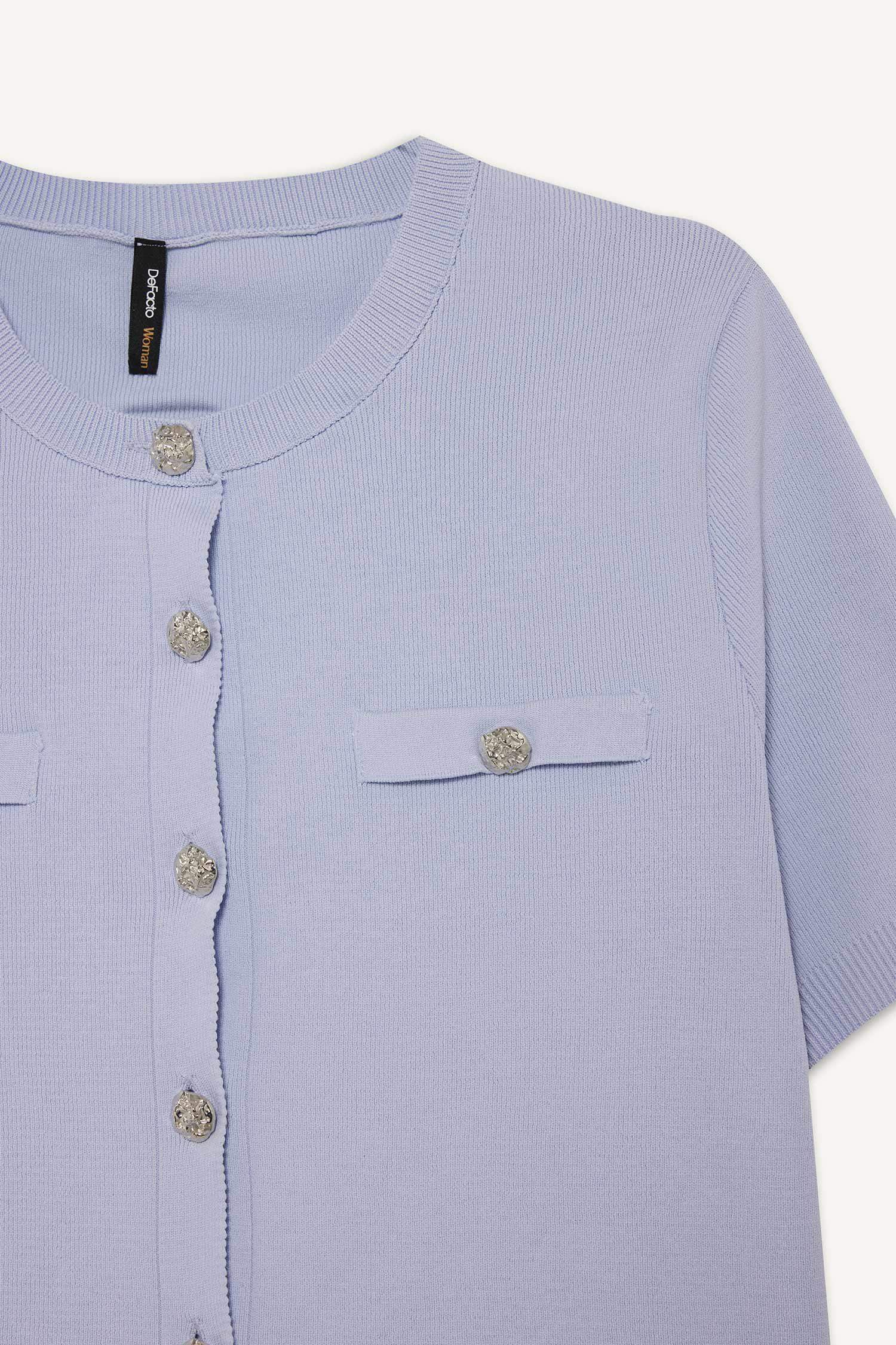 جاكيت تريكو قصة عادية بياقة مستديرة