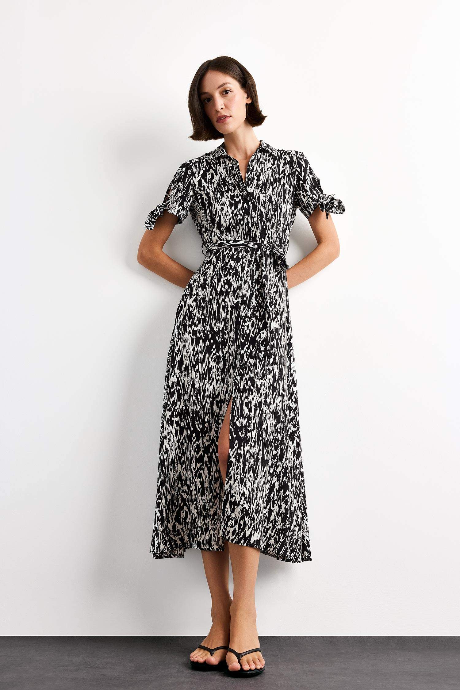 Desenli Kısa Kollu Midi Elbise