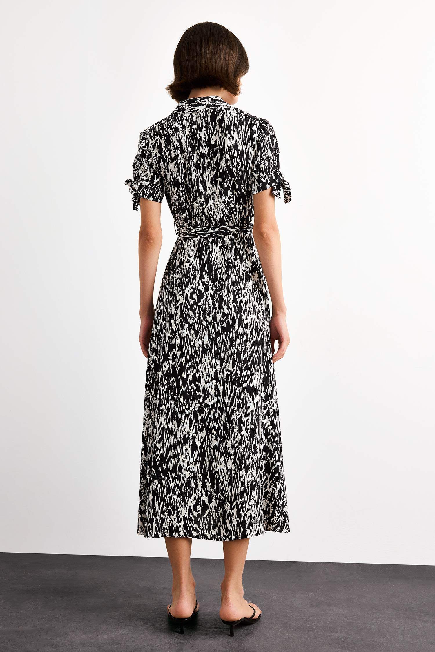 Desenli Kısa Kollu Midi Elbise