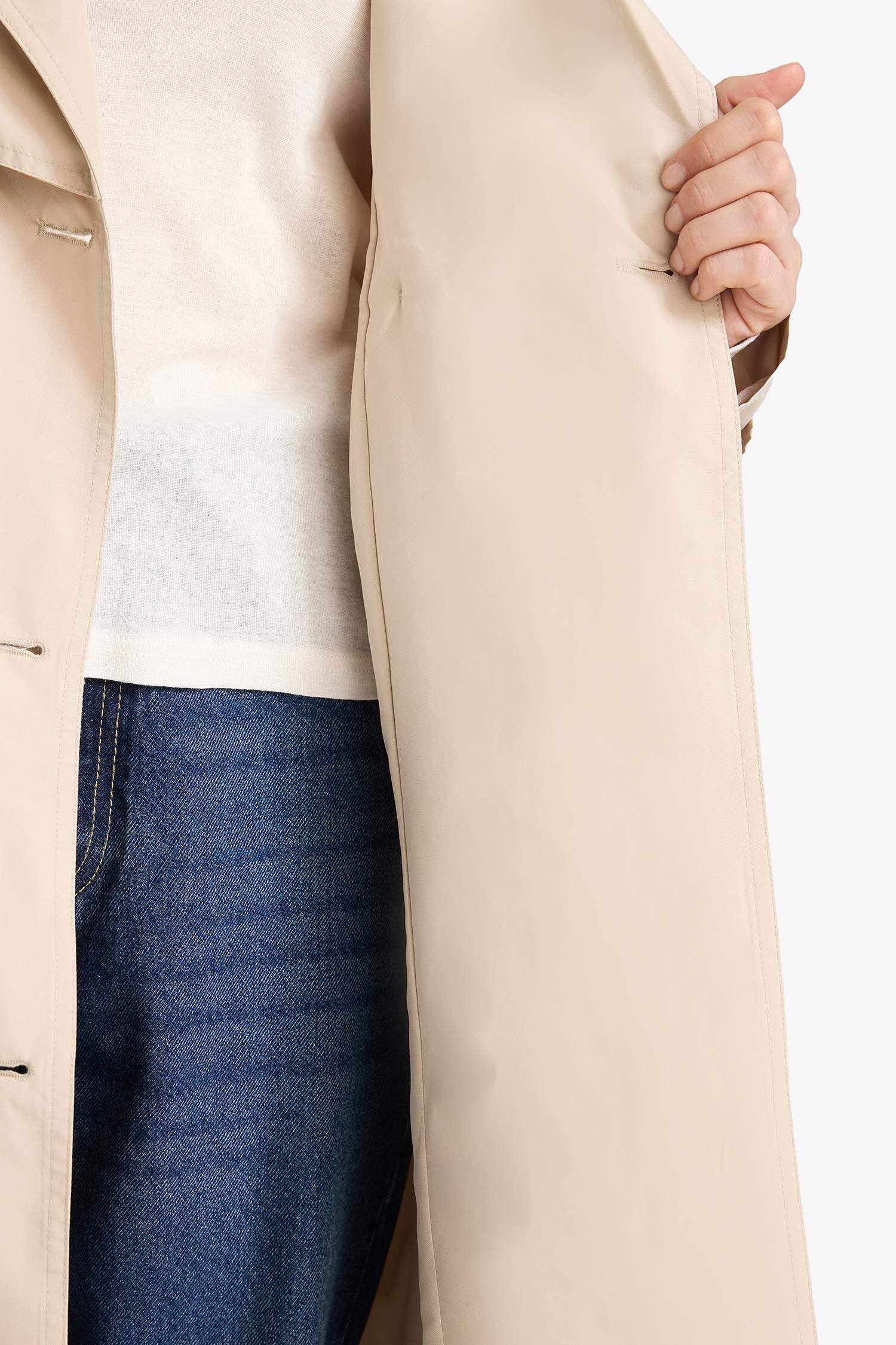 معطف ترانش كوت قصة عادية