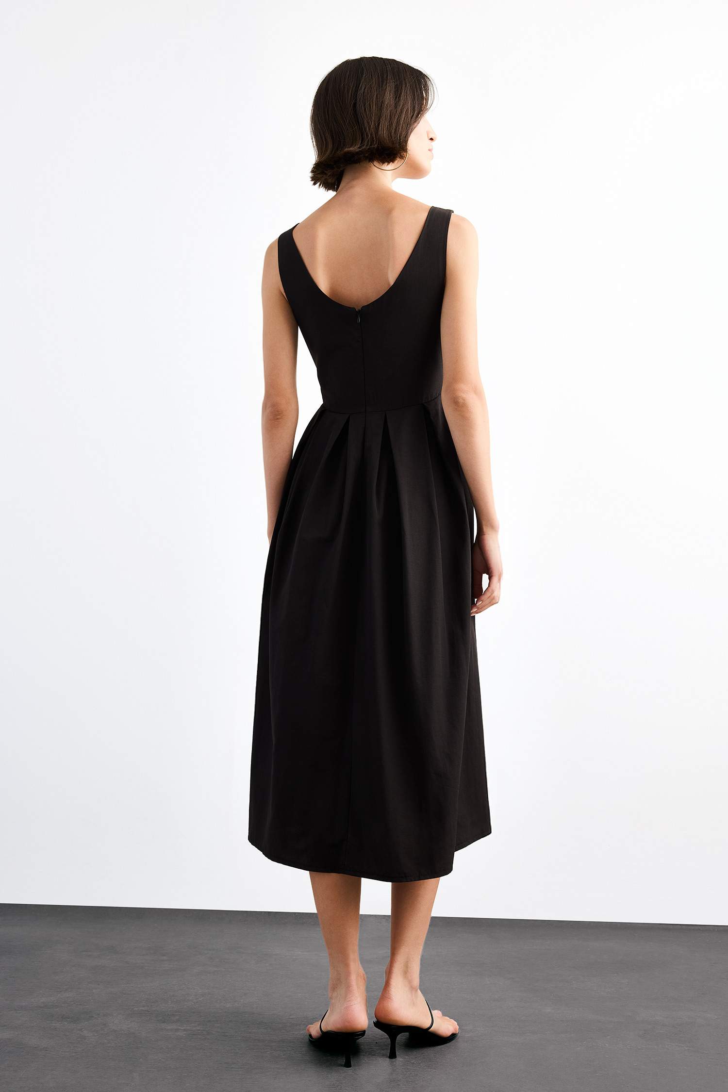 Sleeveless Long Dress