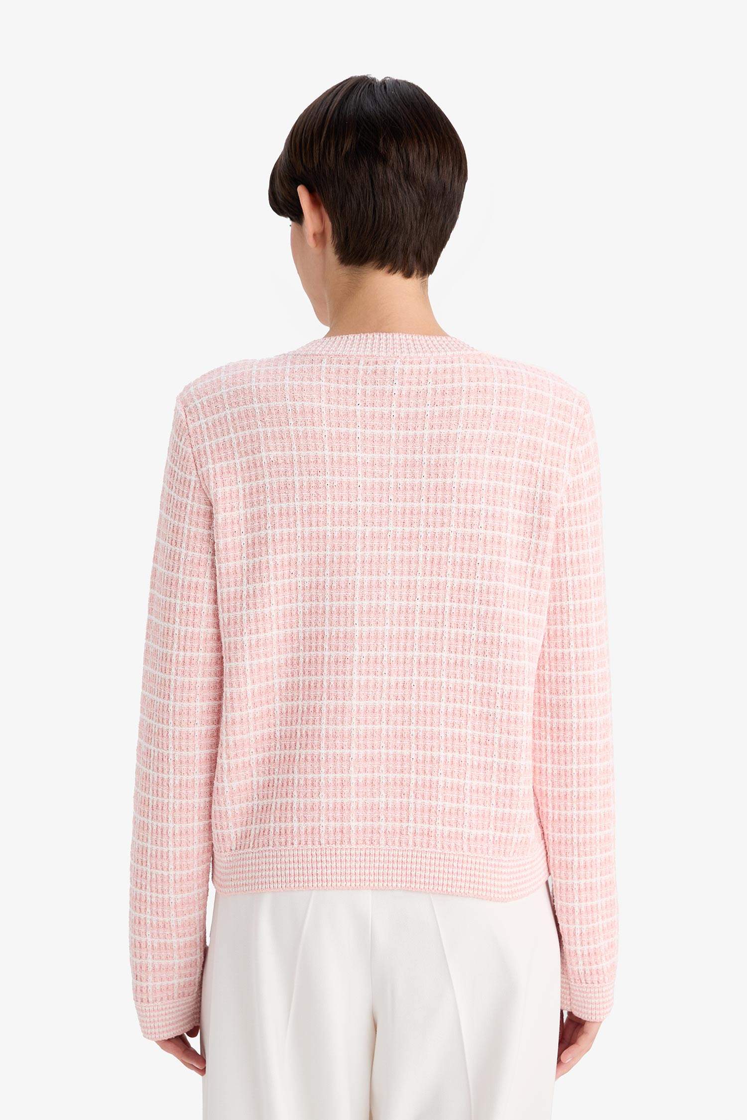 جاكيت تريكو كاروهات قصة عادية بياخة مستديرة