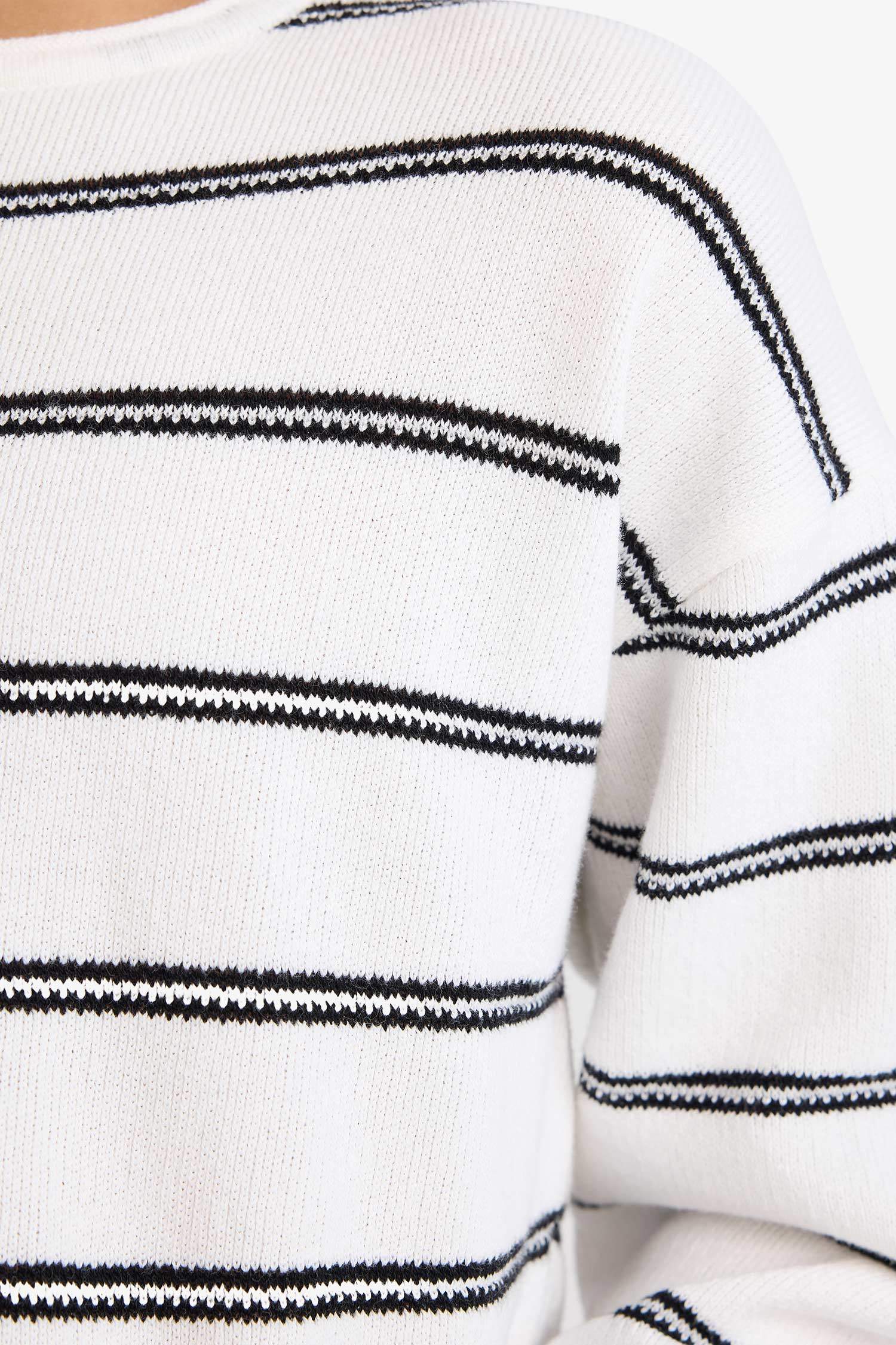 Erkek Çocuk Bisiklet Yaka Çizgili Triko Kazak